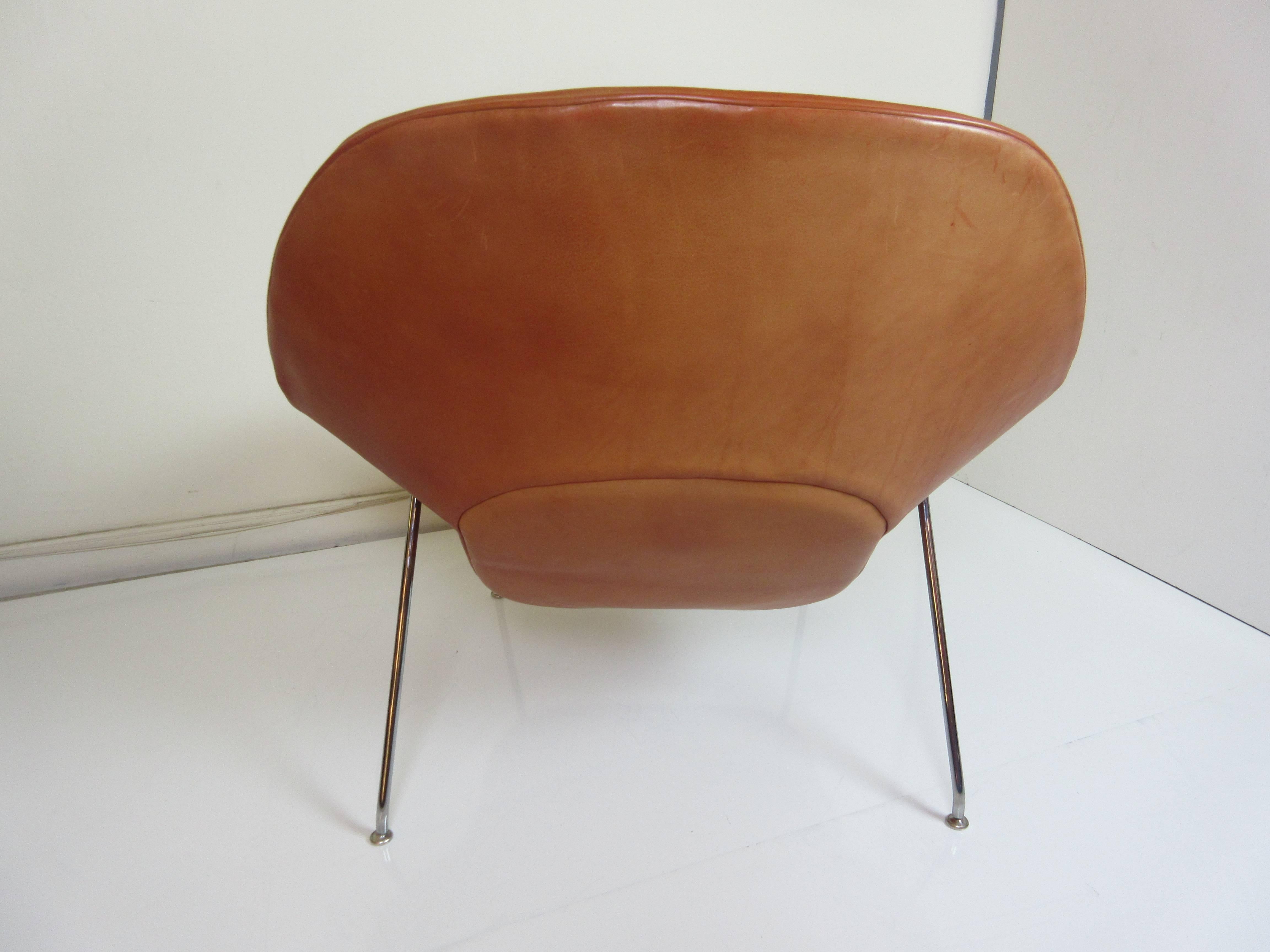 Saarinen for Knoll Leather Womb Chair and Ottoman 1