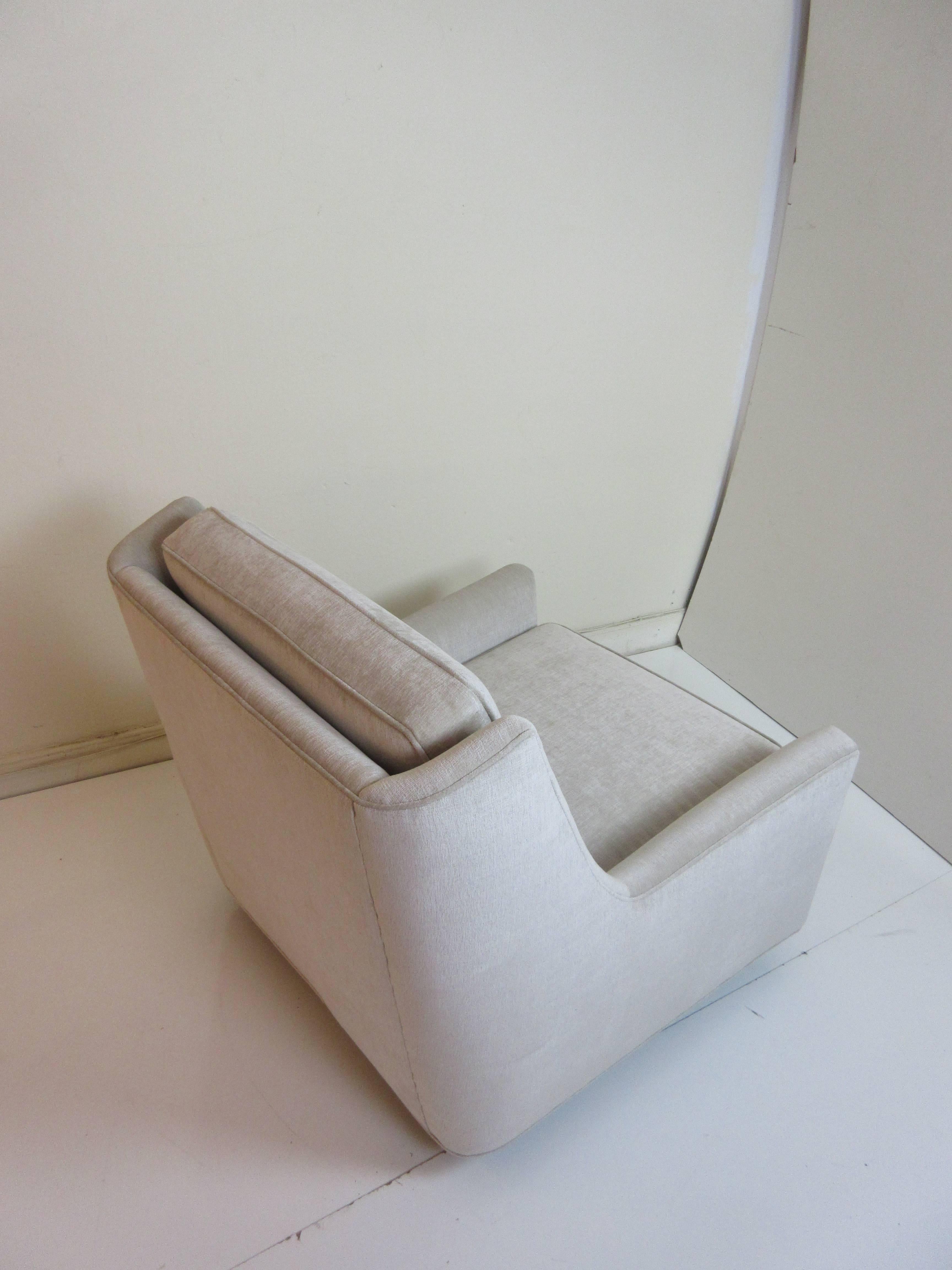 Mid-Century Modern Floating Oversized Milo Baughman Lounge Chair