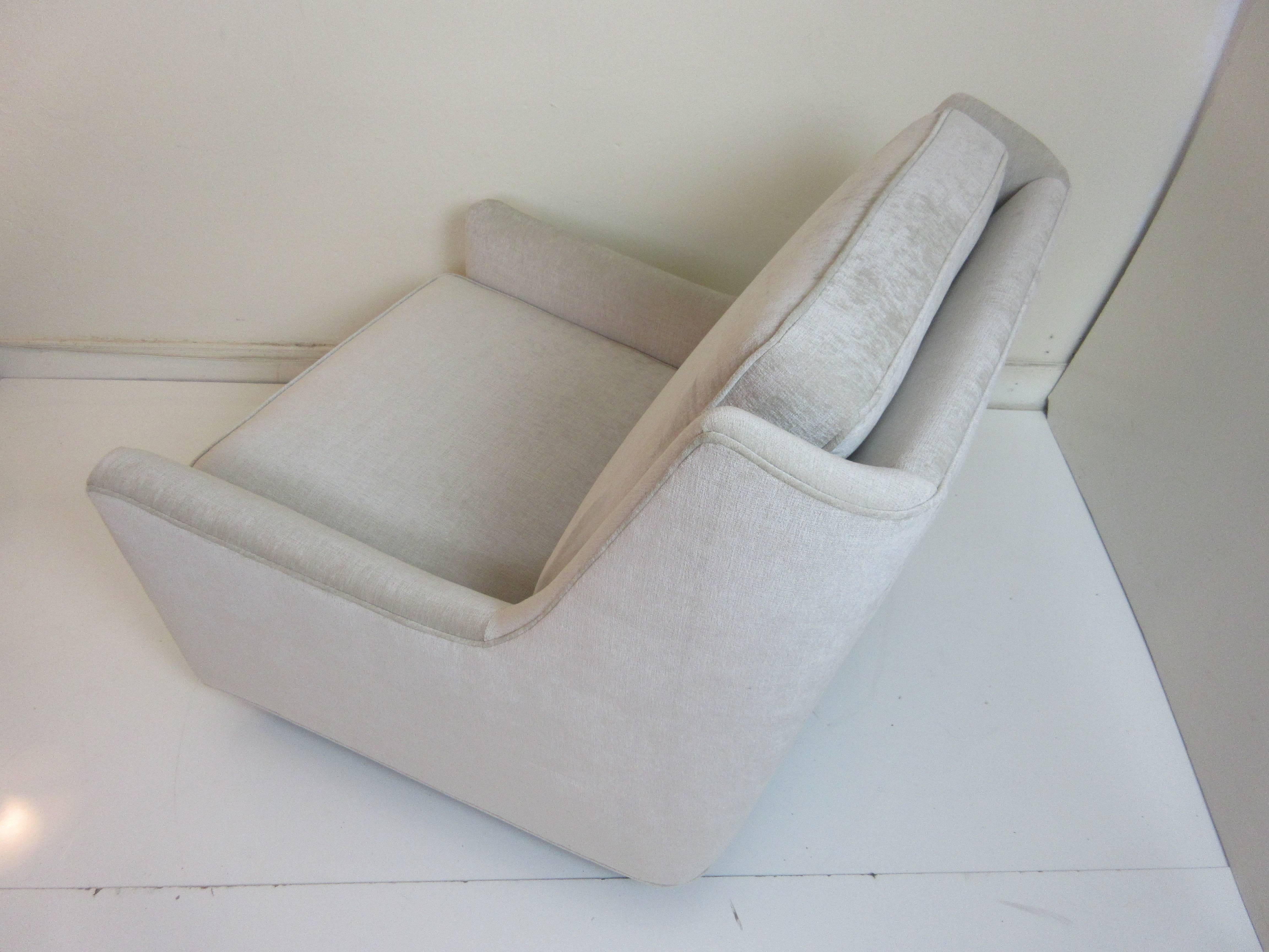 Floating Oversized Milo Baughman Lounge Chair 1