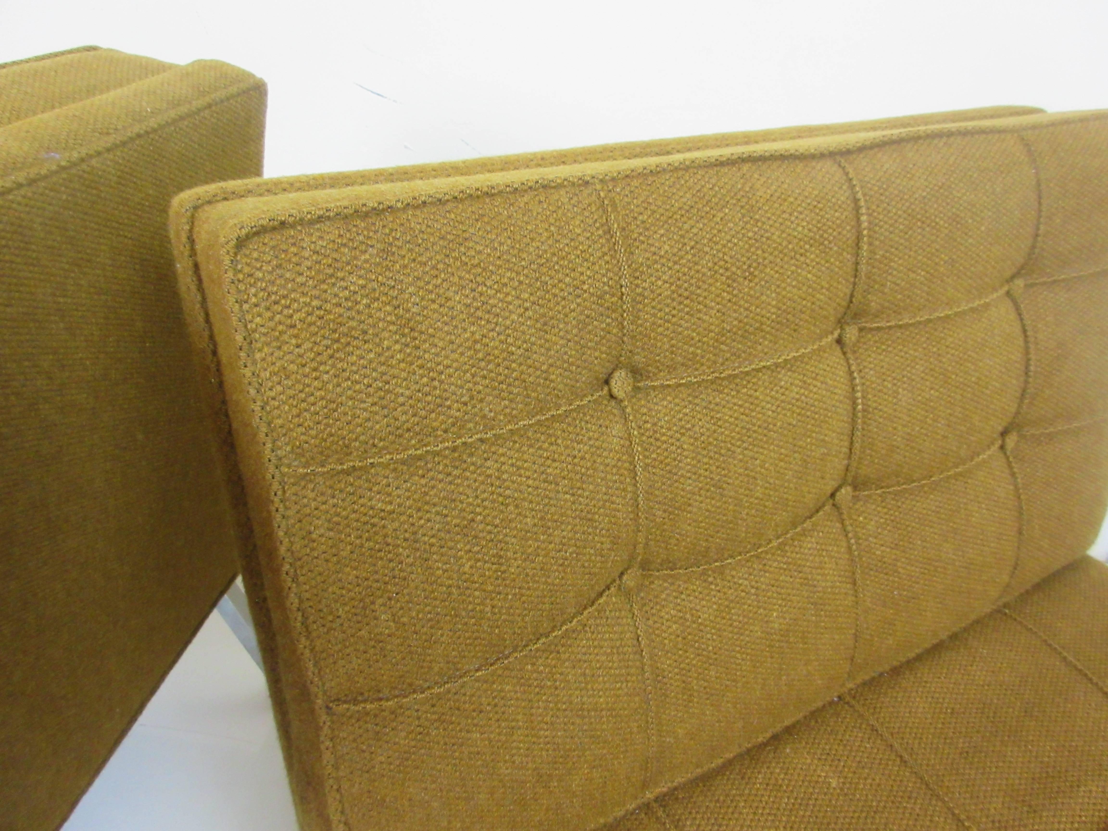 Mid-Century Modern Pair of Slipper Chairs in the Manner of Florence Knoll