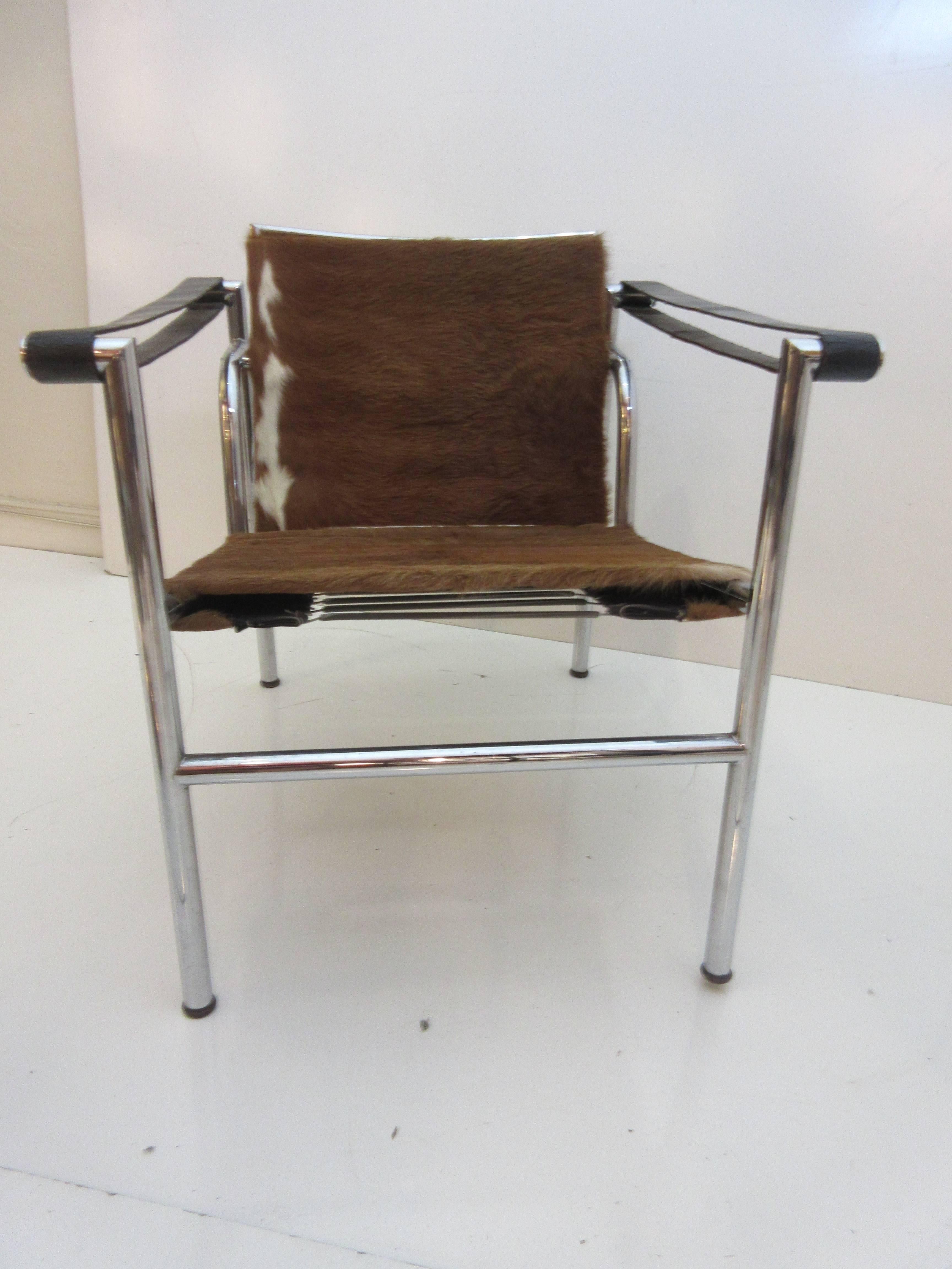 Le Corbusier, Pierre Jeanneret, and Charlotte Perriand LC1 chair by Cassina and distributed by Atelier International. Chair retains paper label and is engraved with a production number. Pony skins replaced as this is a 1960s edition of this chair.