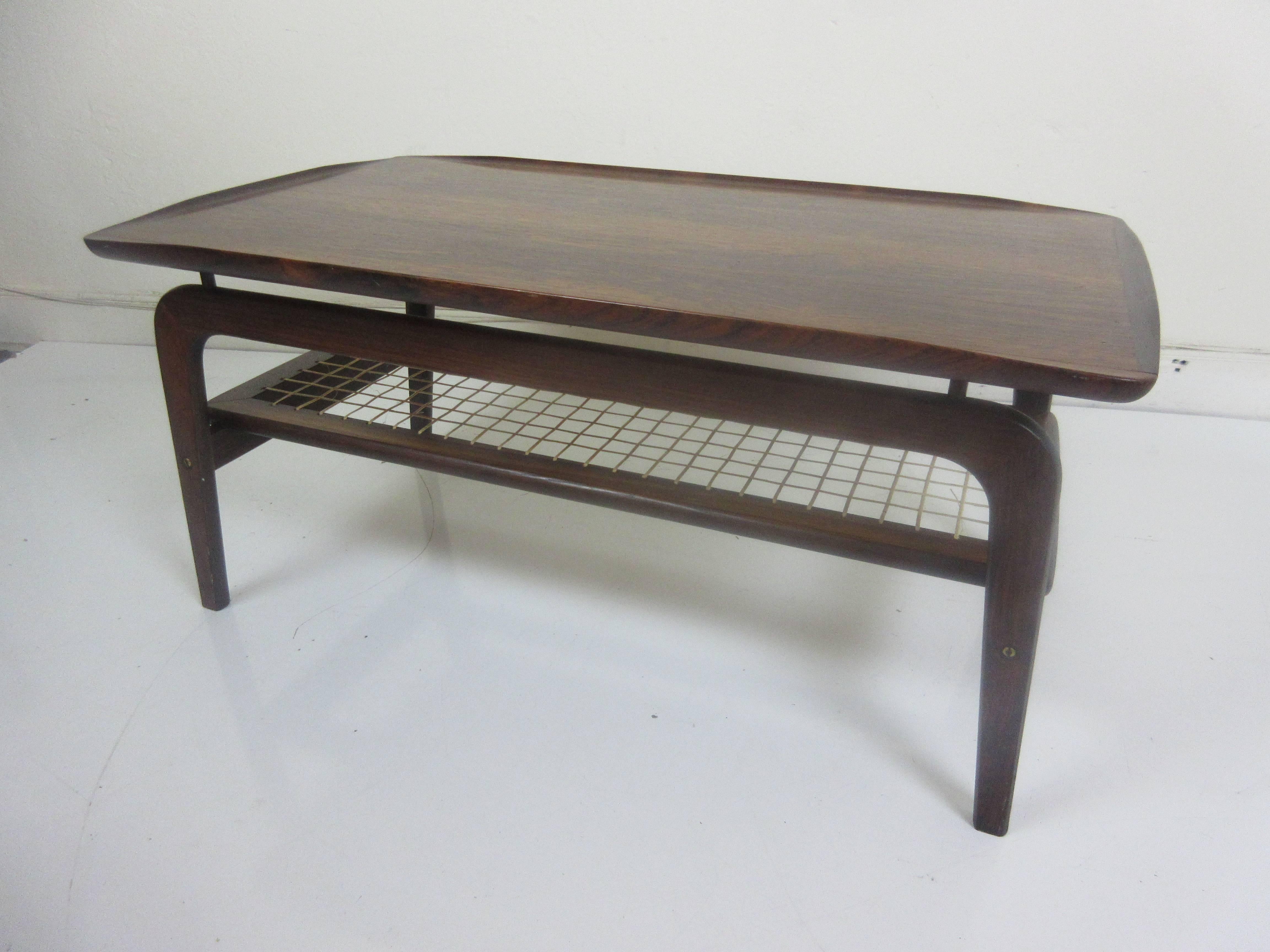 Peter Hvidt for John Stuart Rosewood Coffee Table with Canned Magazine Rack In Excellent Condition In Philadelphia, PA