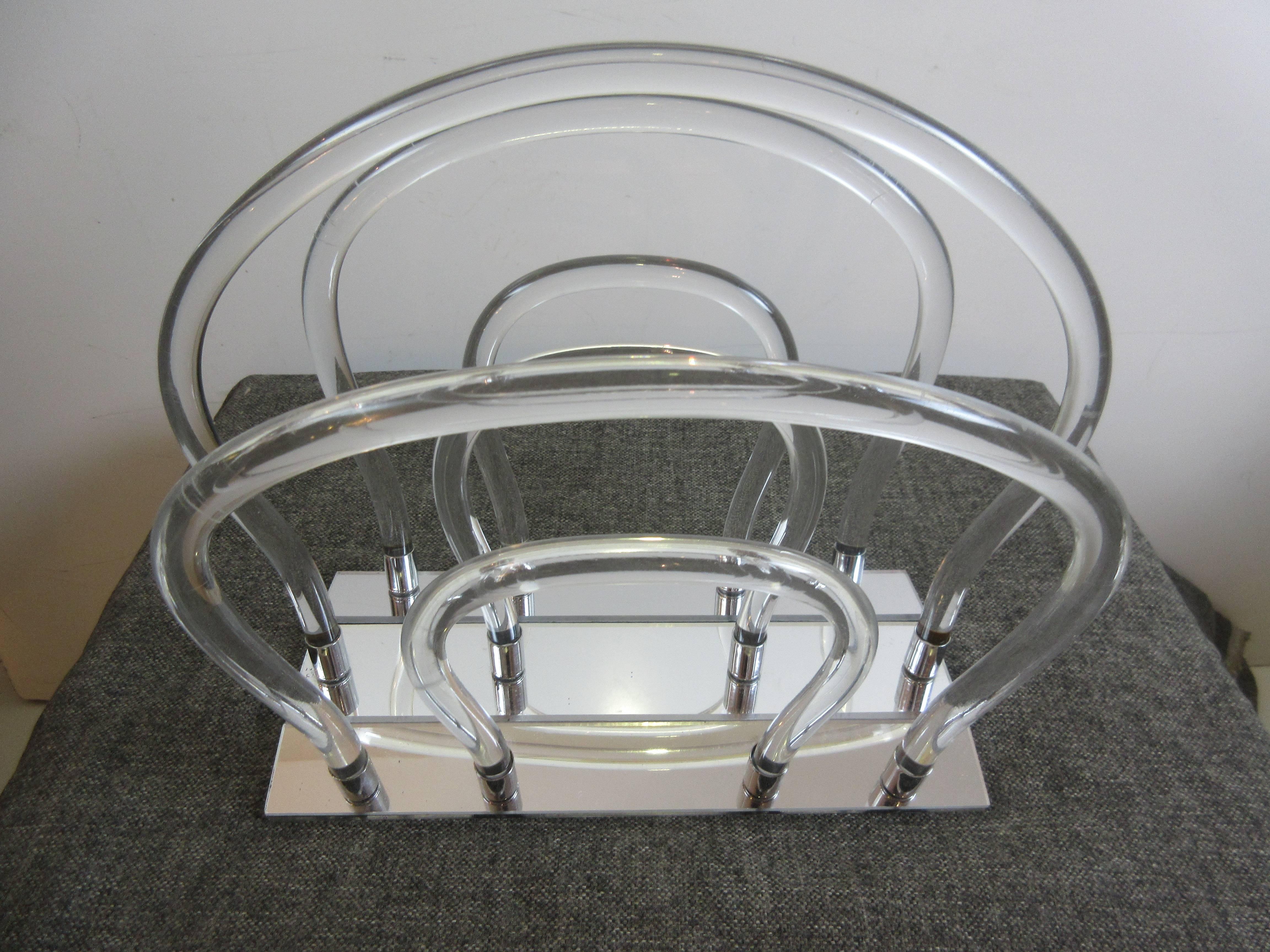 Dorothy Thorpe 1970s Lucite Magazine Rack In Excellent Condition In Philadelphia, PA