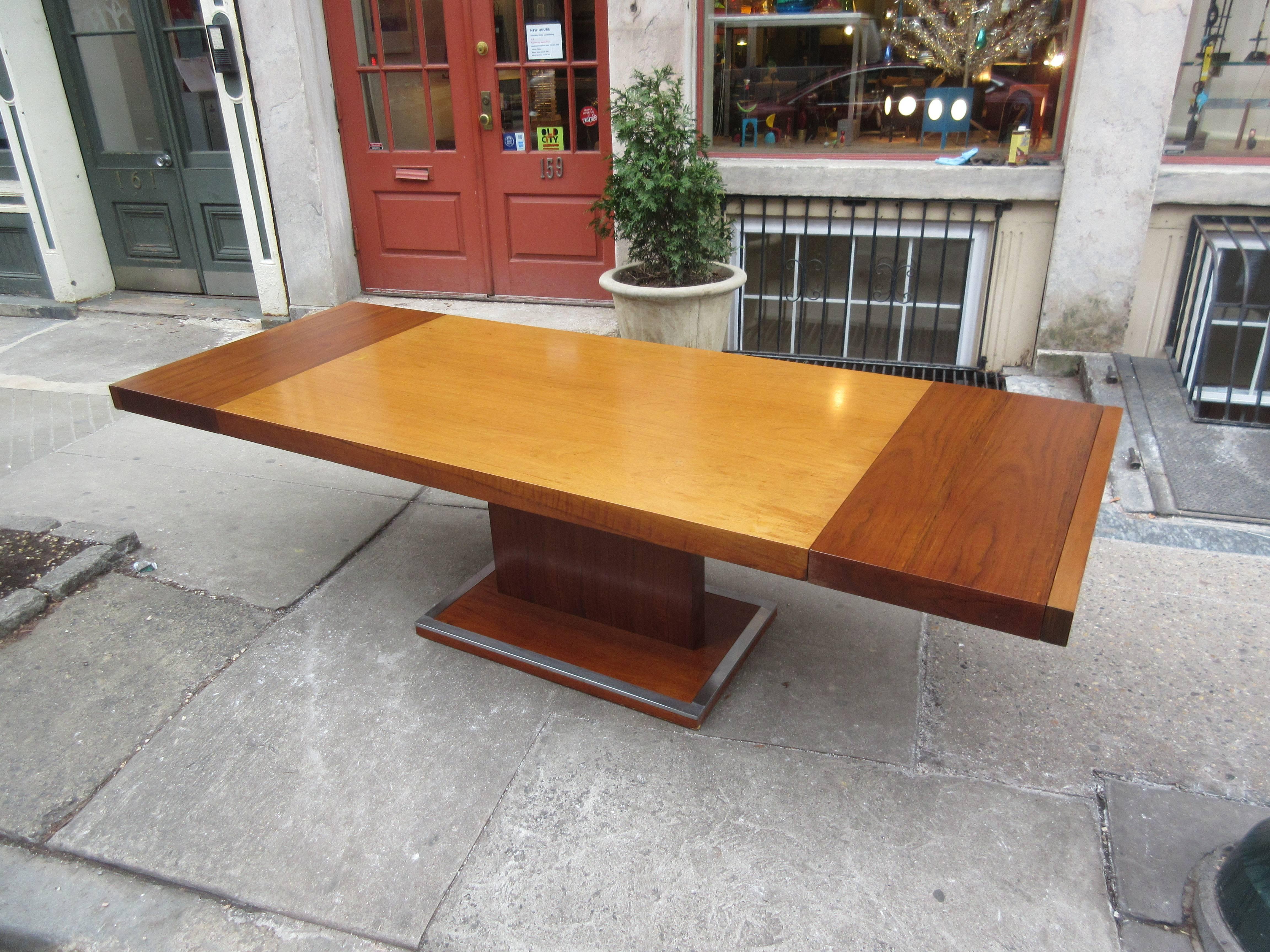 Mid-20th Century Founders Dining Table by Milo Baughman