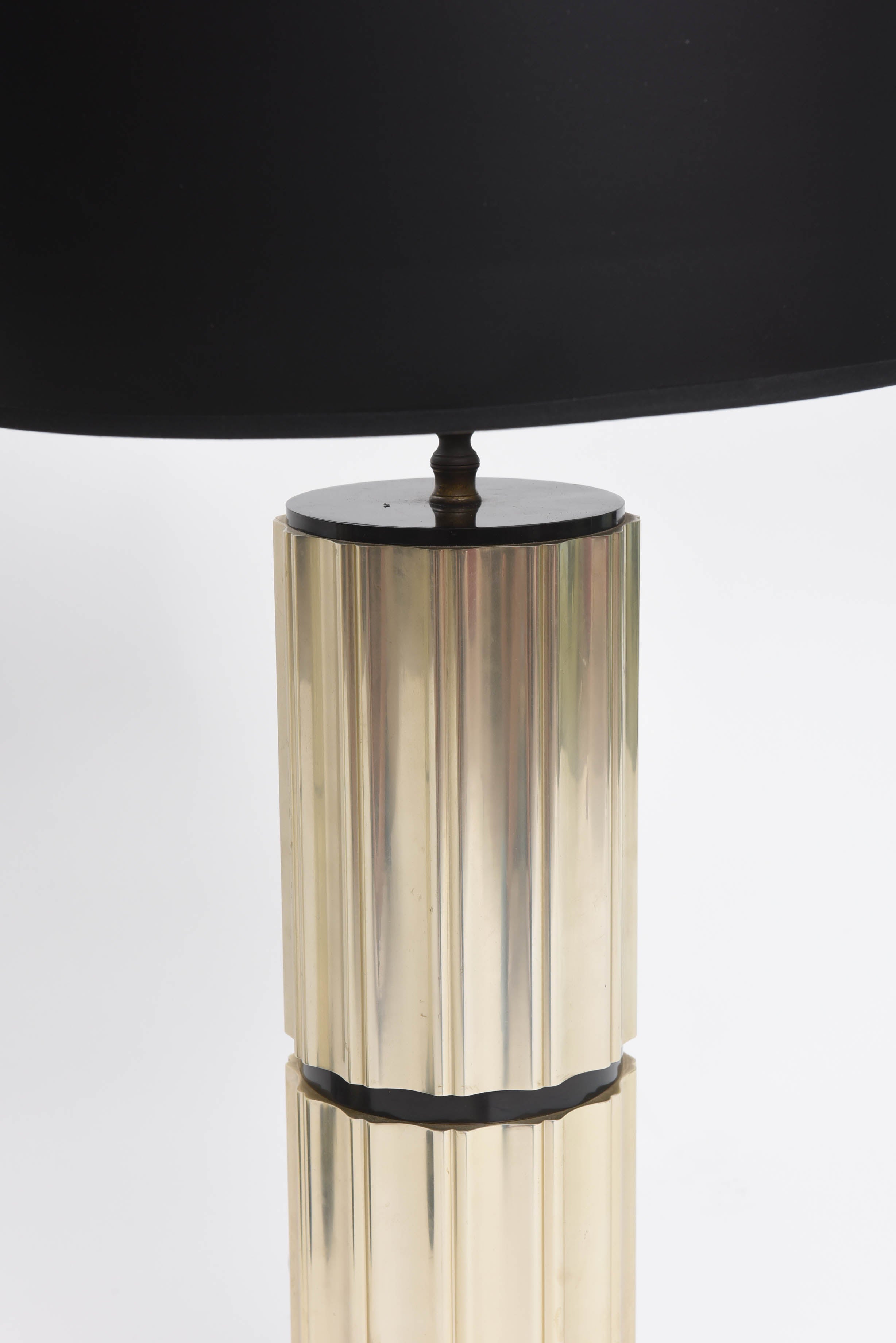 A handsome combination of a nickel surface with black lacquer accents.
Classical Art Deco form.