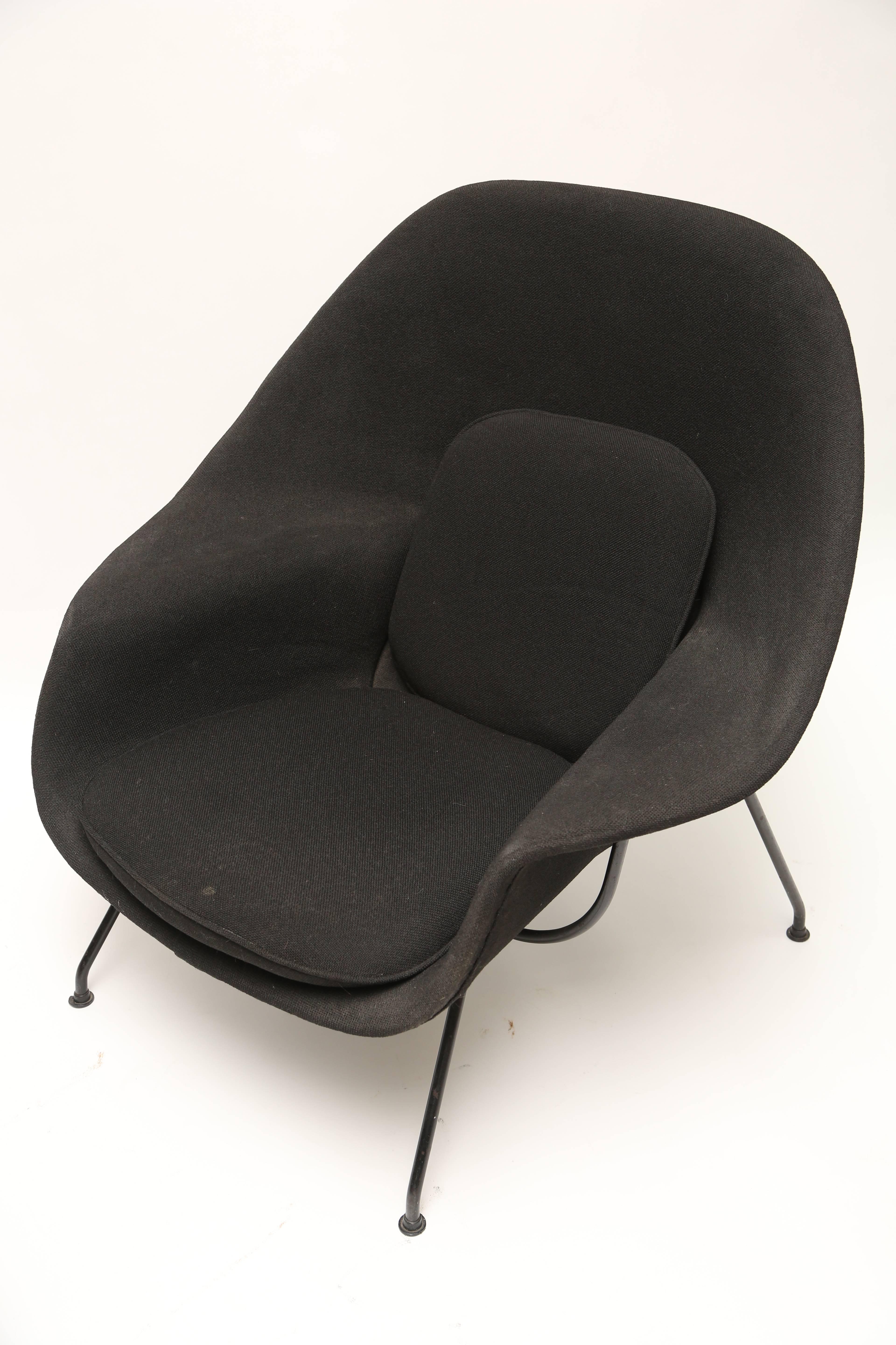 Mid-20th Century Eero Saarinen Womb Chair and Ottoman for Knoll