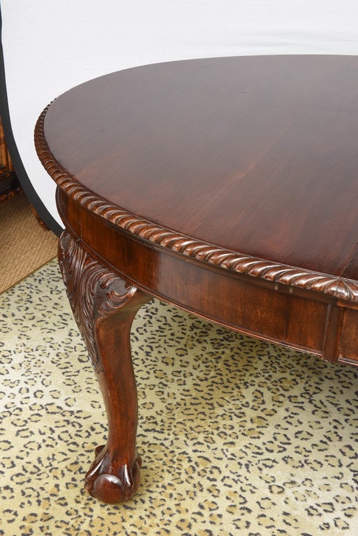 English Chippendale Style Mahogany Oval Dining Table In Excellent Condition In West Palm Beach, FL