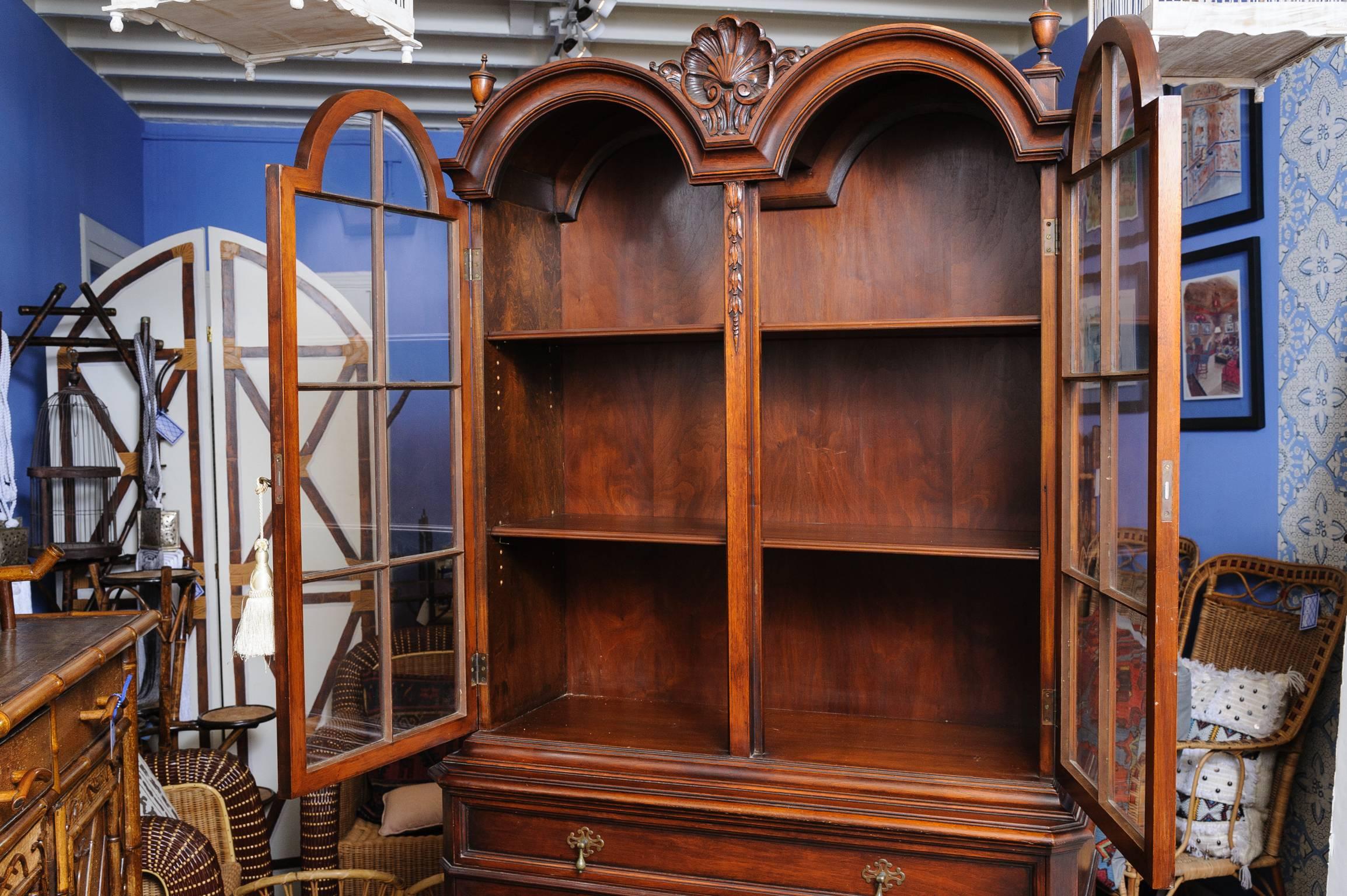 1900s American Two-Door Display Walnut Cabinet In Good Condition In West Palm Beach, FL