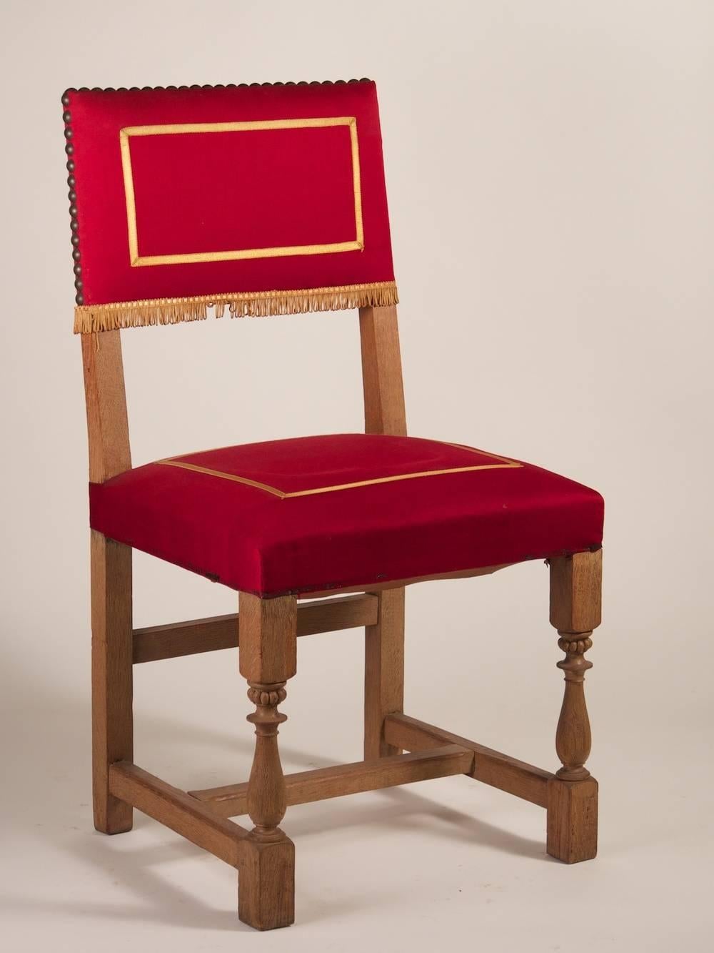 French 1940s dining chairs, set of six, in oak with original red fabric upholstery. Seat height: 19