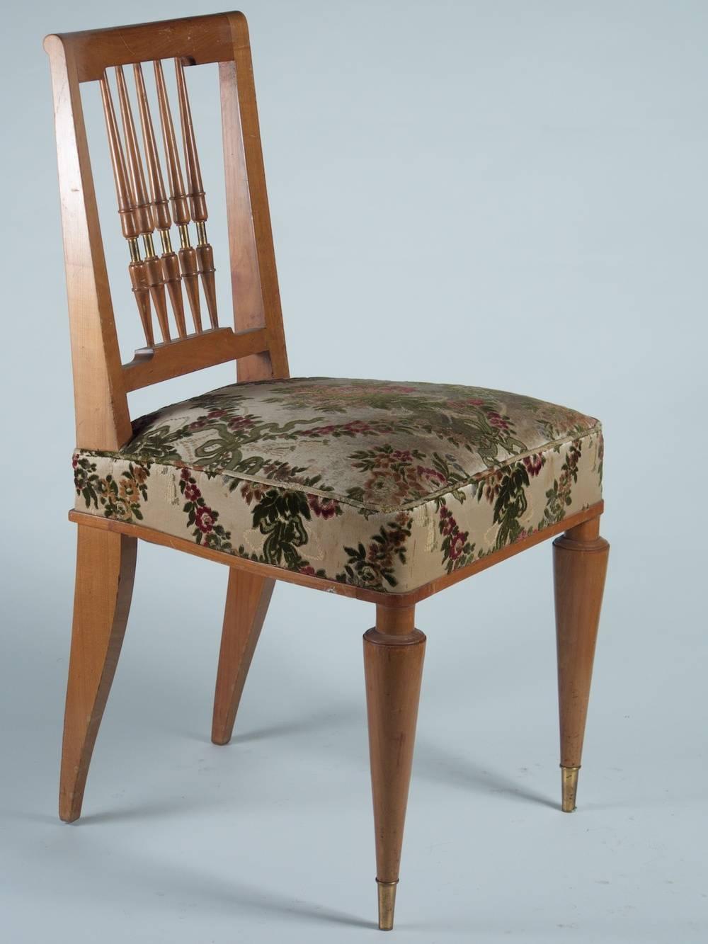 Chaises de salle à manger françaises des années 1950 par Etienne Martin, ensemble de six, en cerisier et laiton. 

Veuillez noter que ces chaises ne sont pas restaurées sur les photos.

**Le prix comprend la restauration, la remise en état et le