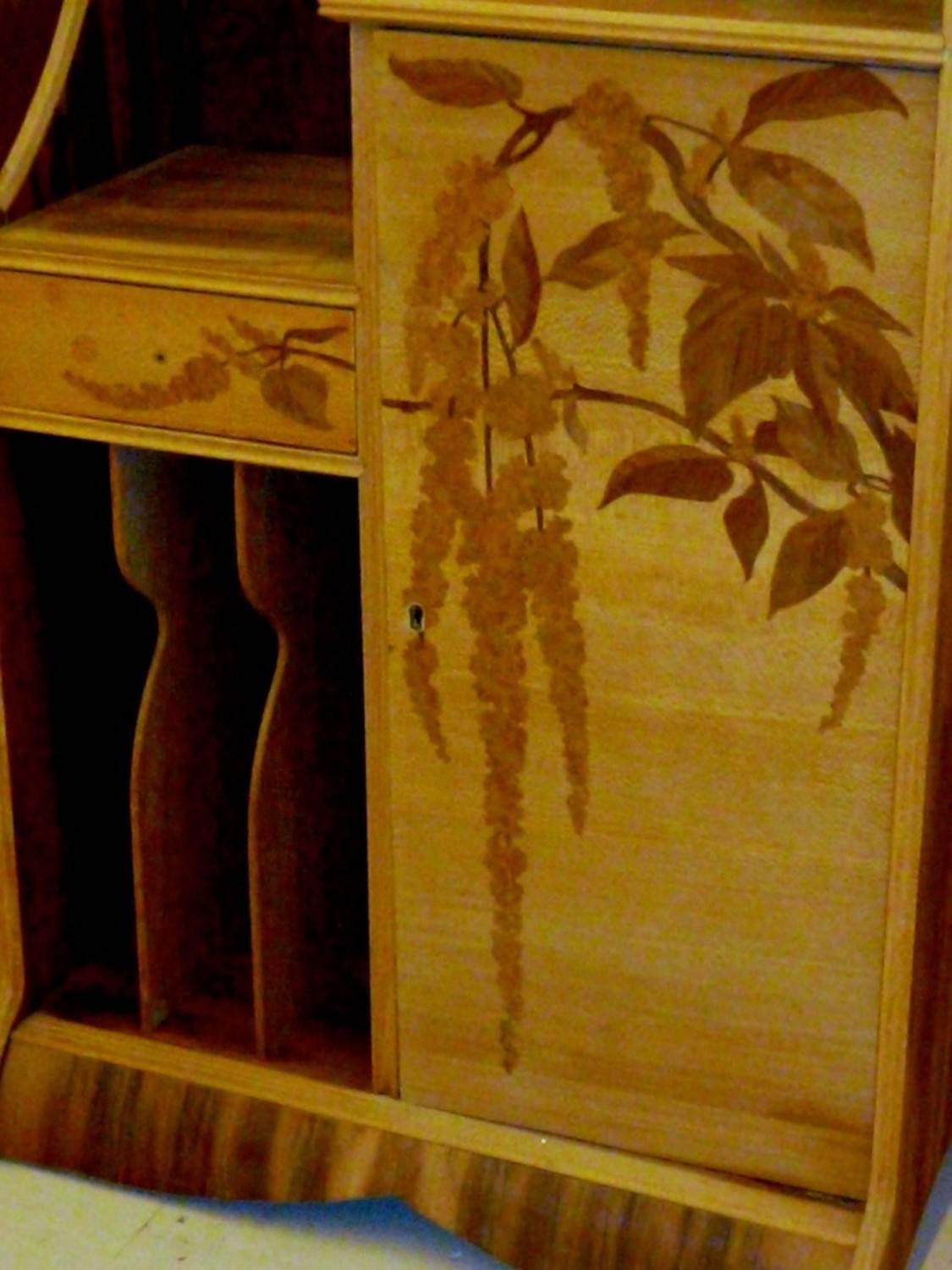 Louis Majorelle Cabinet with Wisteria Marquetry In Excellent Condition For Sale In Philadelphia, PA