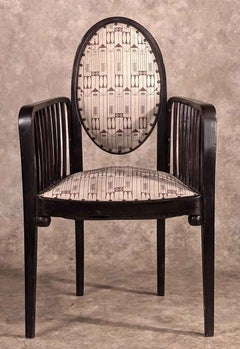 Ein Paar Sessel im Wiener Jugendstil von Josef Hoffmann. Um 1910 in Beech