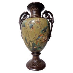 Spektakuläre Vase im Belle-Époque-Stil mit Reliefverzierung, Gerbig & Stephan Bodenbach, 1880er Jahre, Böhmen