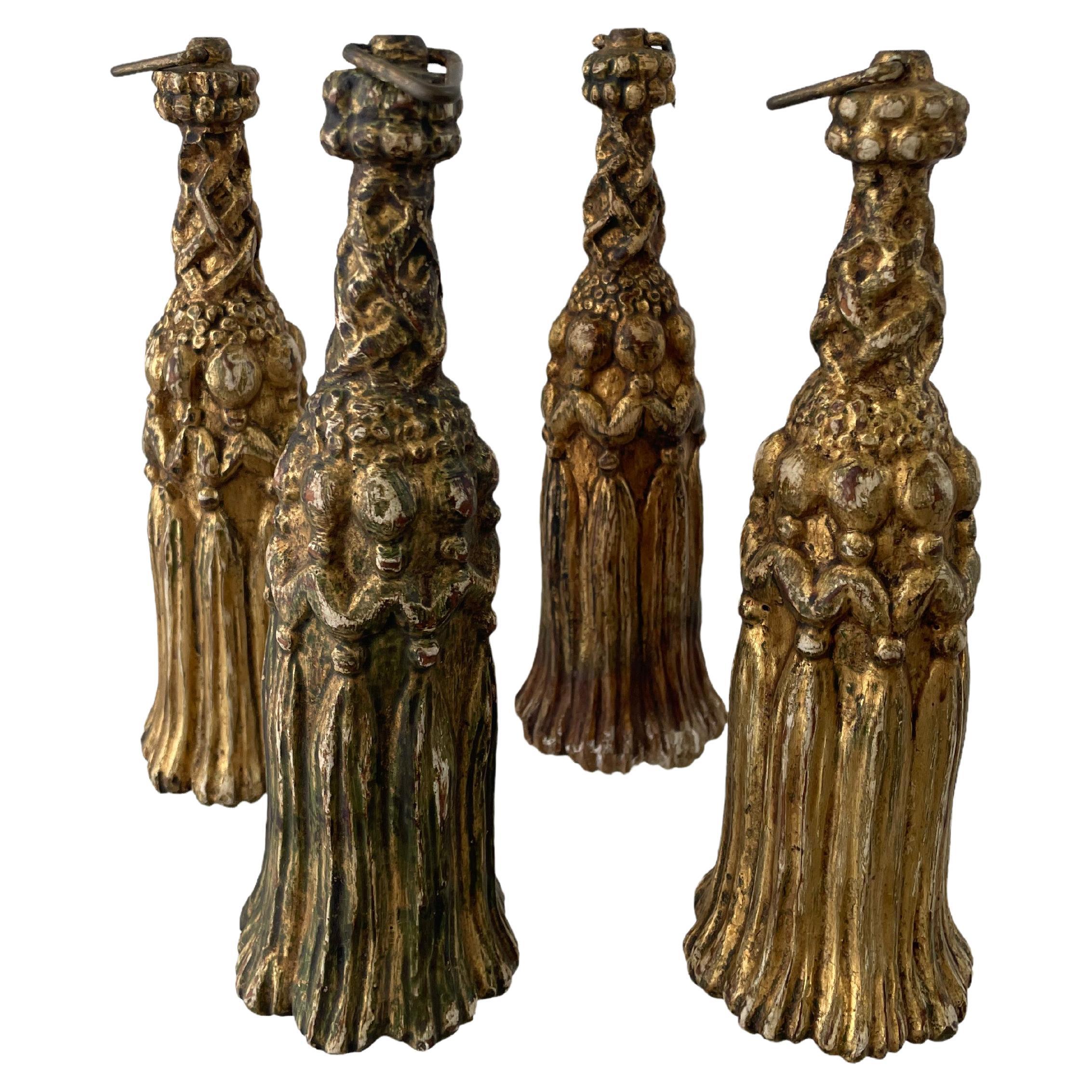 Tirette de draperie en bois sculpté et doré du 19e siècle - Glands en vente