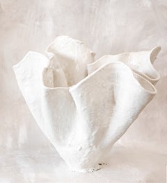 Serie Flourish: vaso dalla forma unica- Gres bianco fatto a mano a Los Angeles