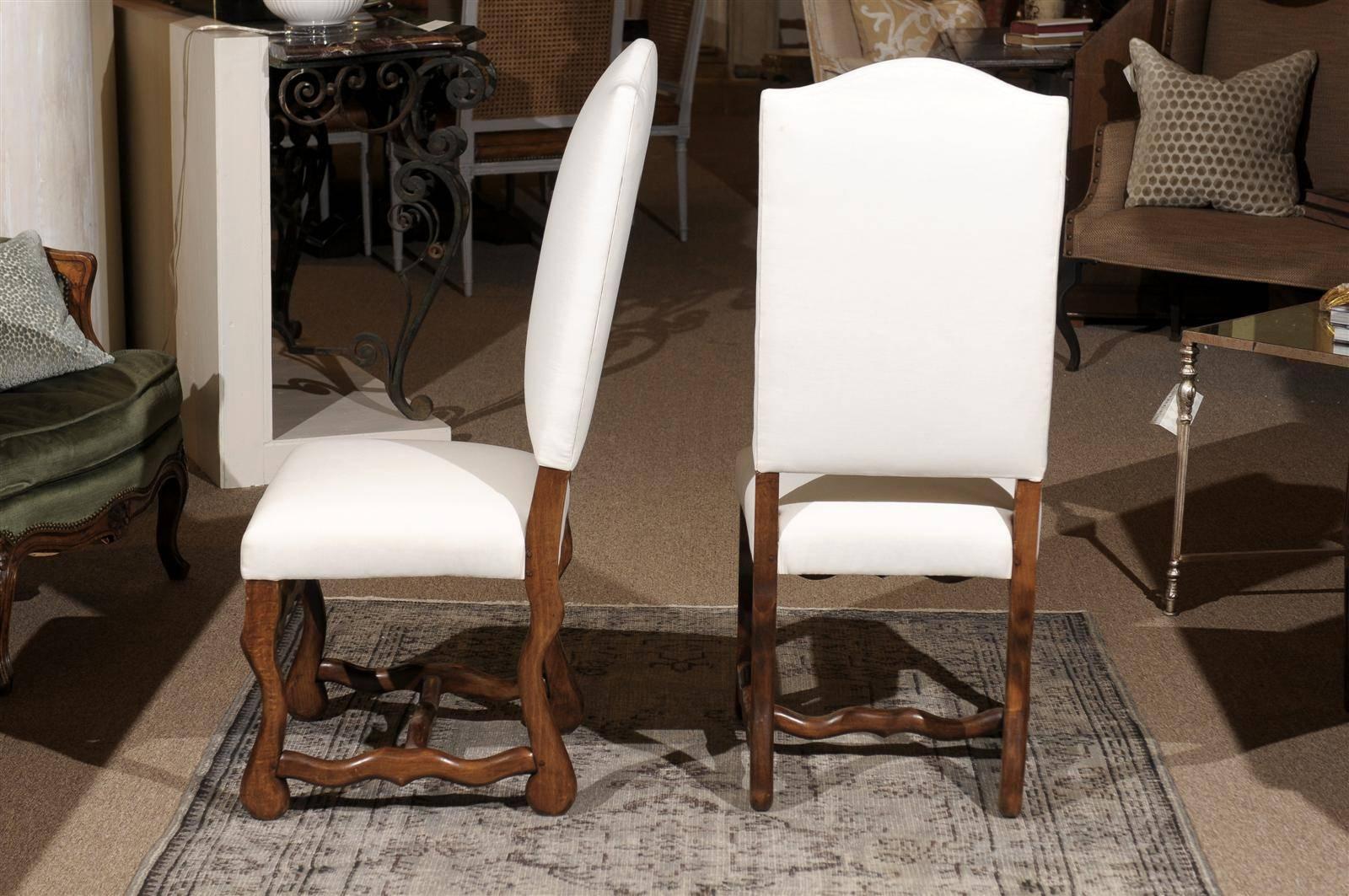 Set of Eight Vintage Louis XIII Style Beech Dining Chairs, circa 1950 In Good Condition In Atlanta, GA