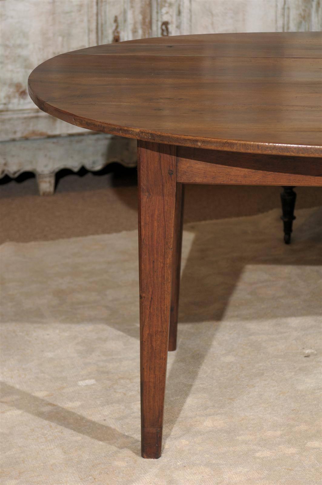 19th Century Walnut Dining Table from France, circa 1880 1