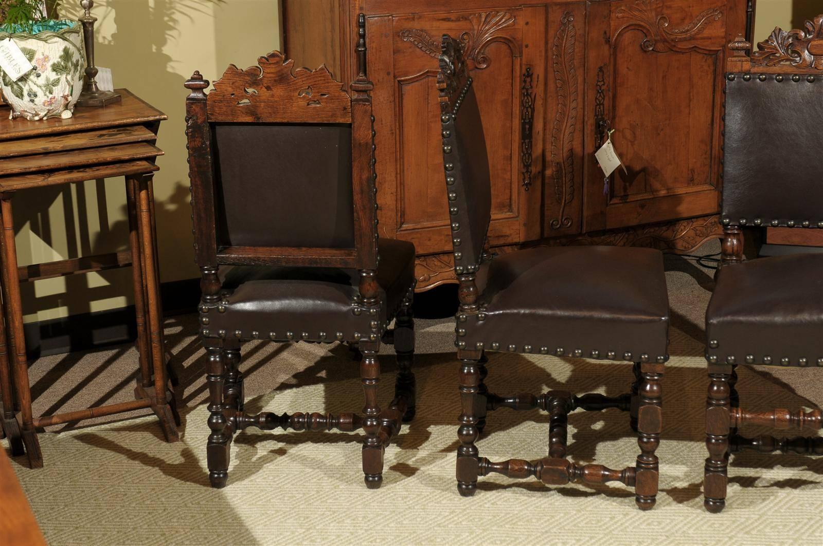 19th Century Set of Six Renaissance Style Chairs in Dark Brown Elm, circa 1860