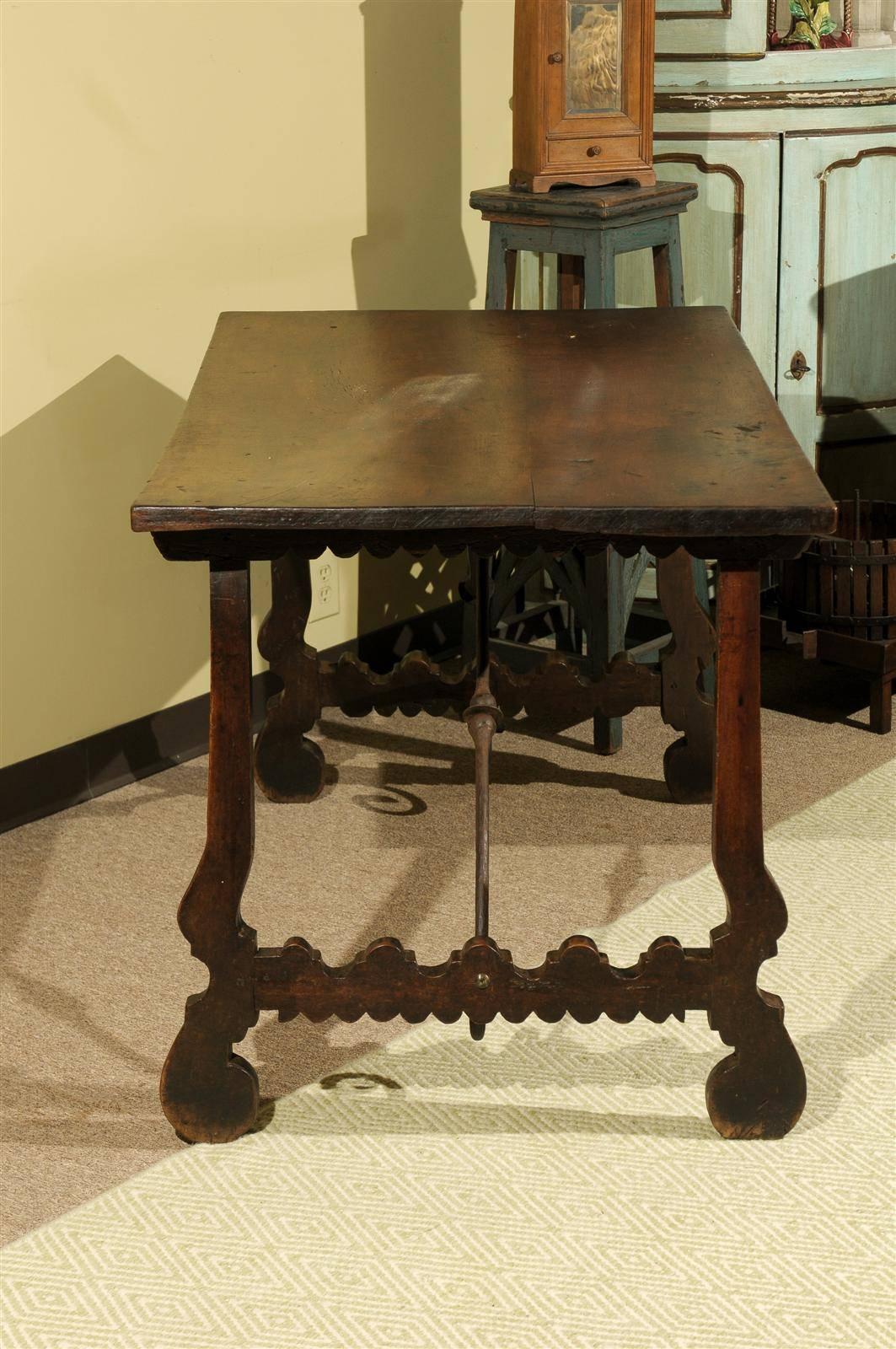 18th Century Spanish Table in Dark Brown Oak with Iron Stretcher, circa 1780 In Good Condition In Atlanta, GA