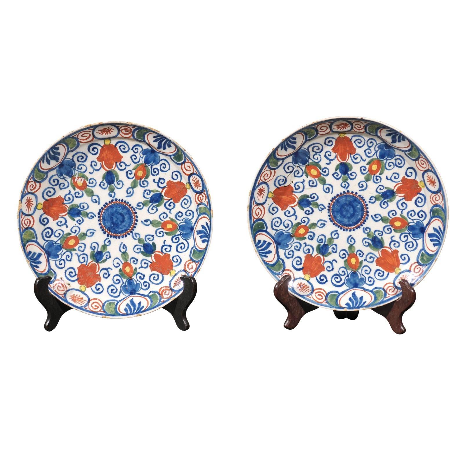Pair of 17th Century Polychrome Delft Plates, circa 1690 For Sale