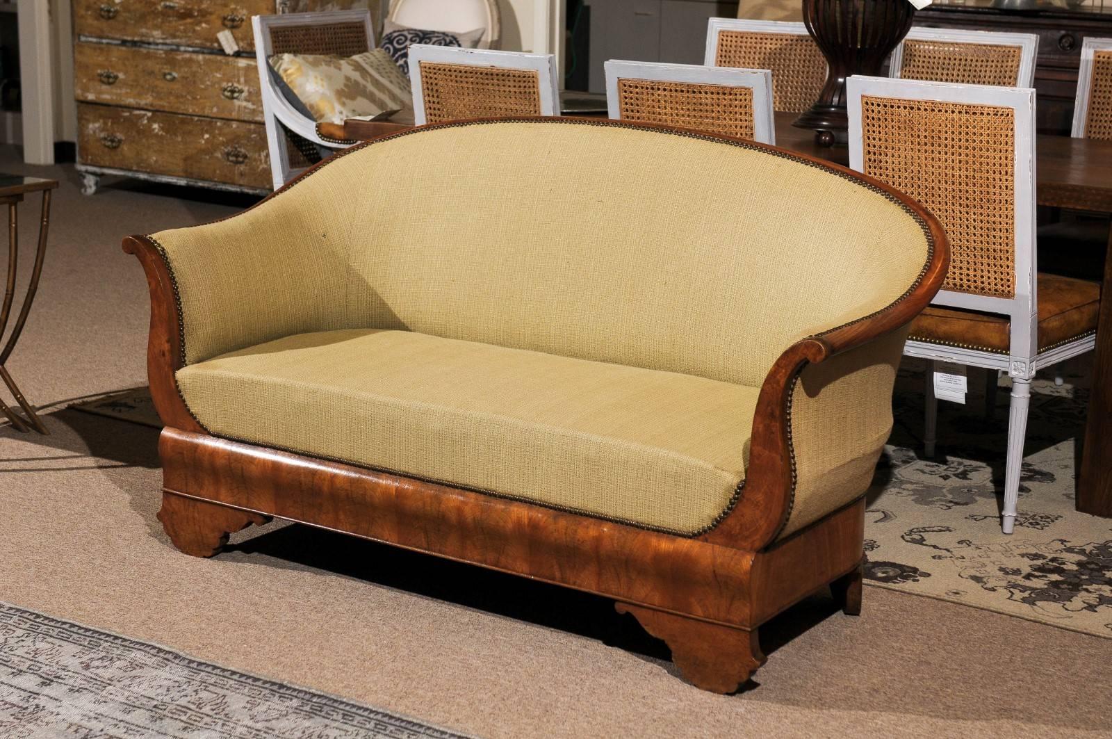 Period Louis Philippe Settee in Burled Walnut, circa 1840 For Sale 1