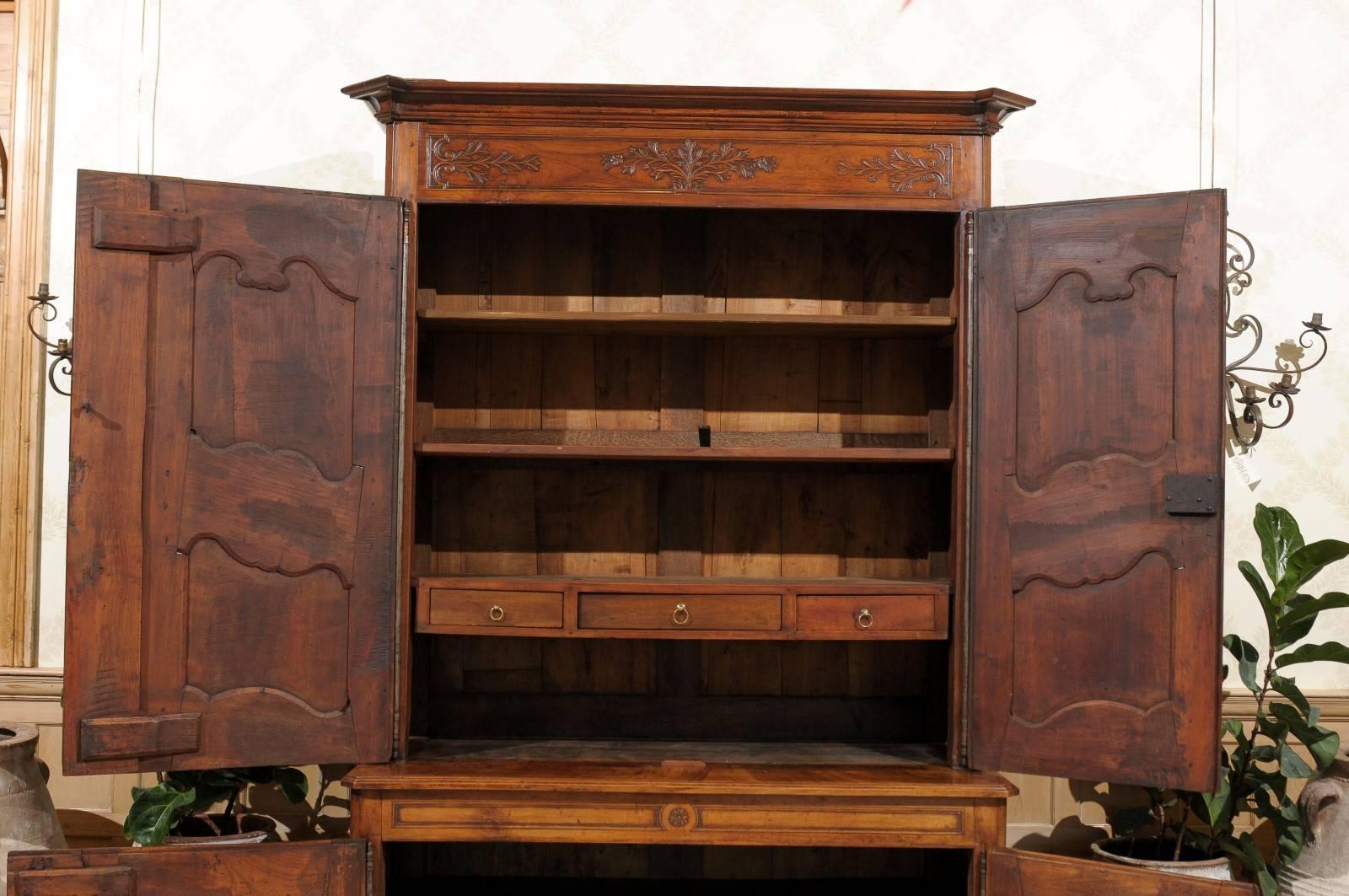 19th Century French Buffet Deux Corps in Cherry, circa 1820 For Sale 3