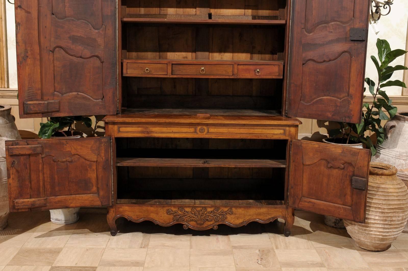 19th Century French Buffet Deux Corps in Cherry, circa 1820 For Sale 4