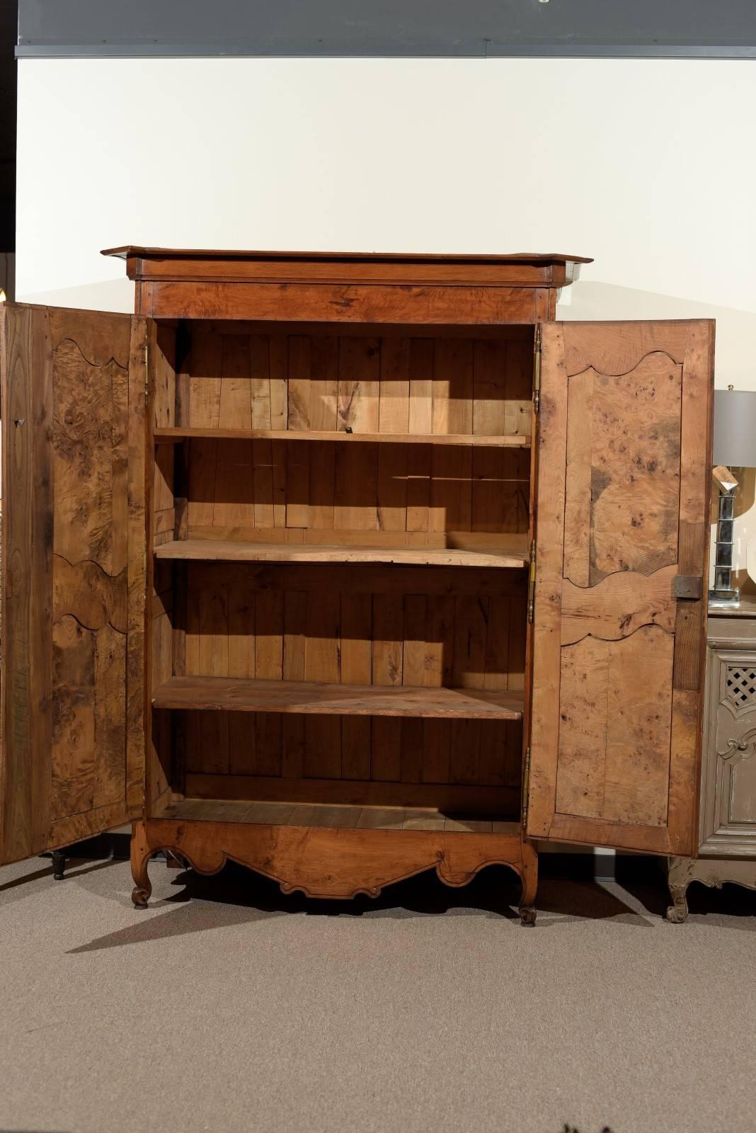 19th Century French Armoire in Burled Ash, circa 1850 For Sale 6