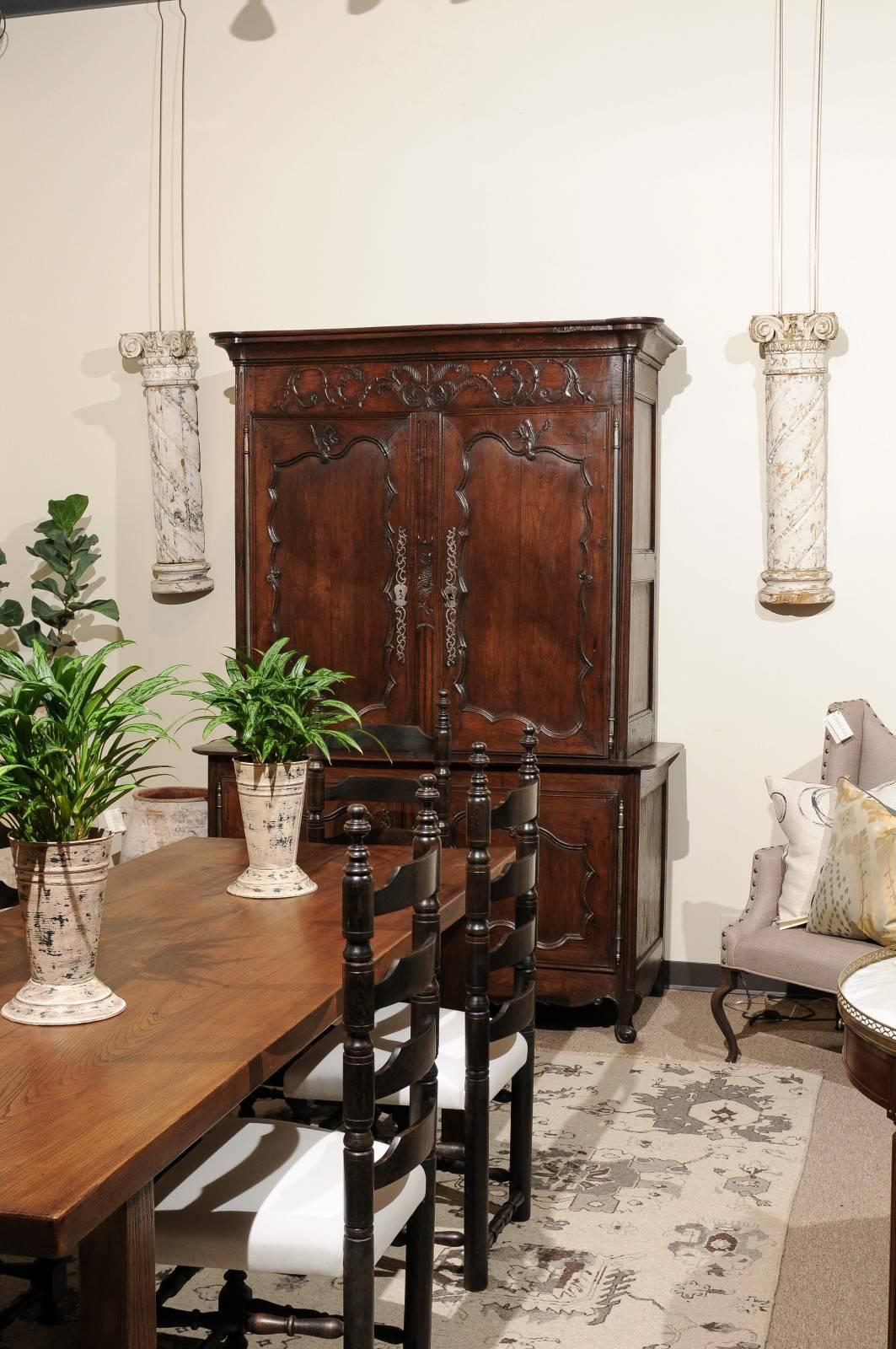 Pair of 18th Century Carved Wood White Columns, circa 1790 In Good Condition For Sale In Atlanta, GA