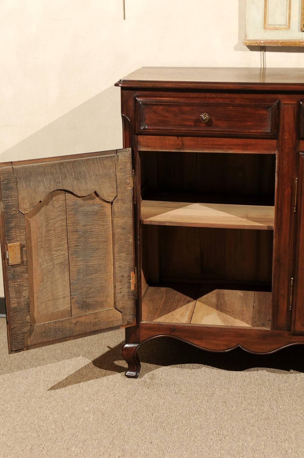 19th Century Walnut Enfilade with Three Doors and Three Drawers, circa 1870 For Sale 2