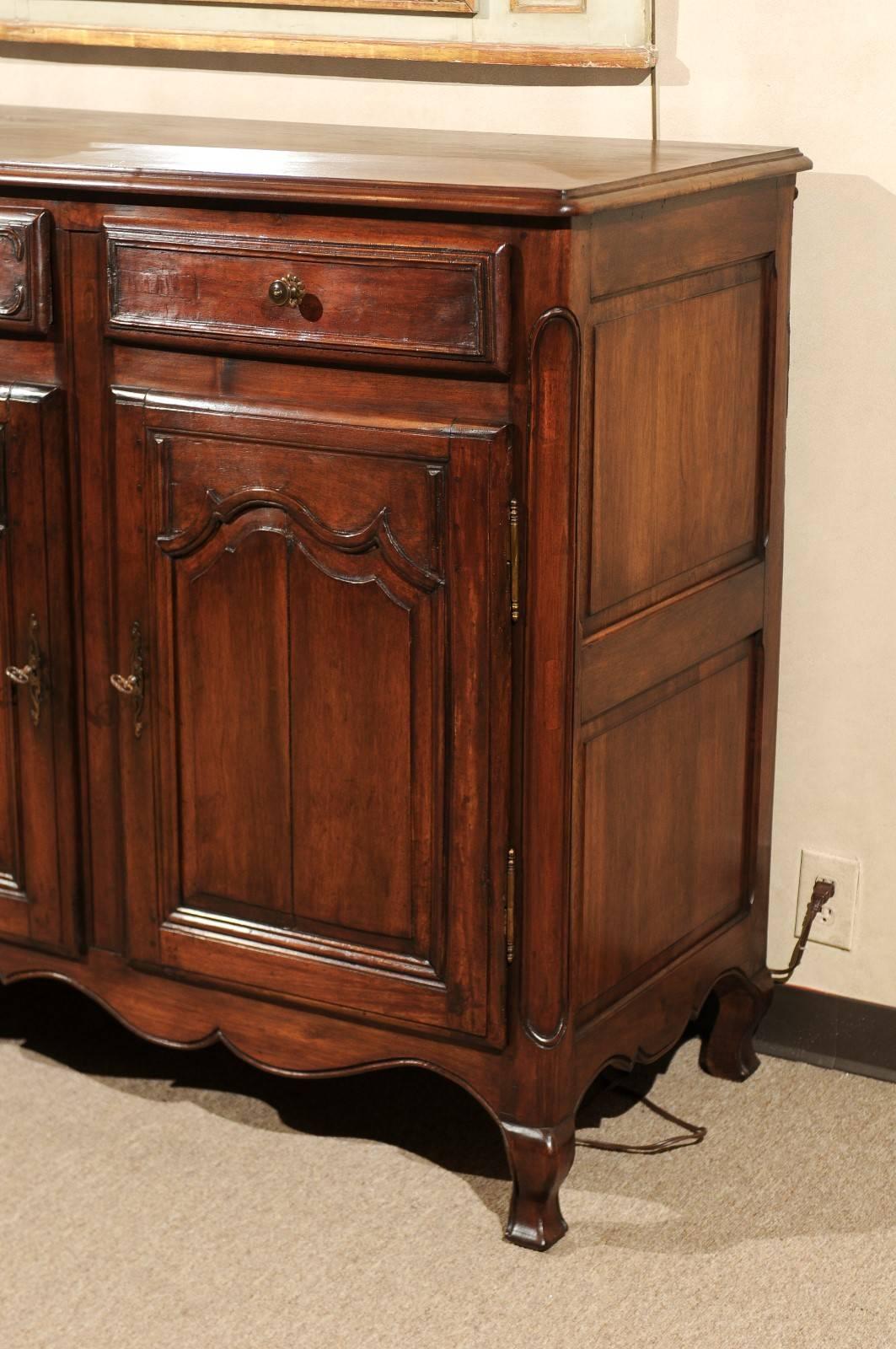 19th Century Walnut Enfilade with Three Doors and Three Drawers, circa 1870 For Sale 3