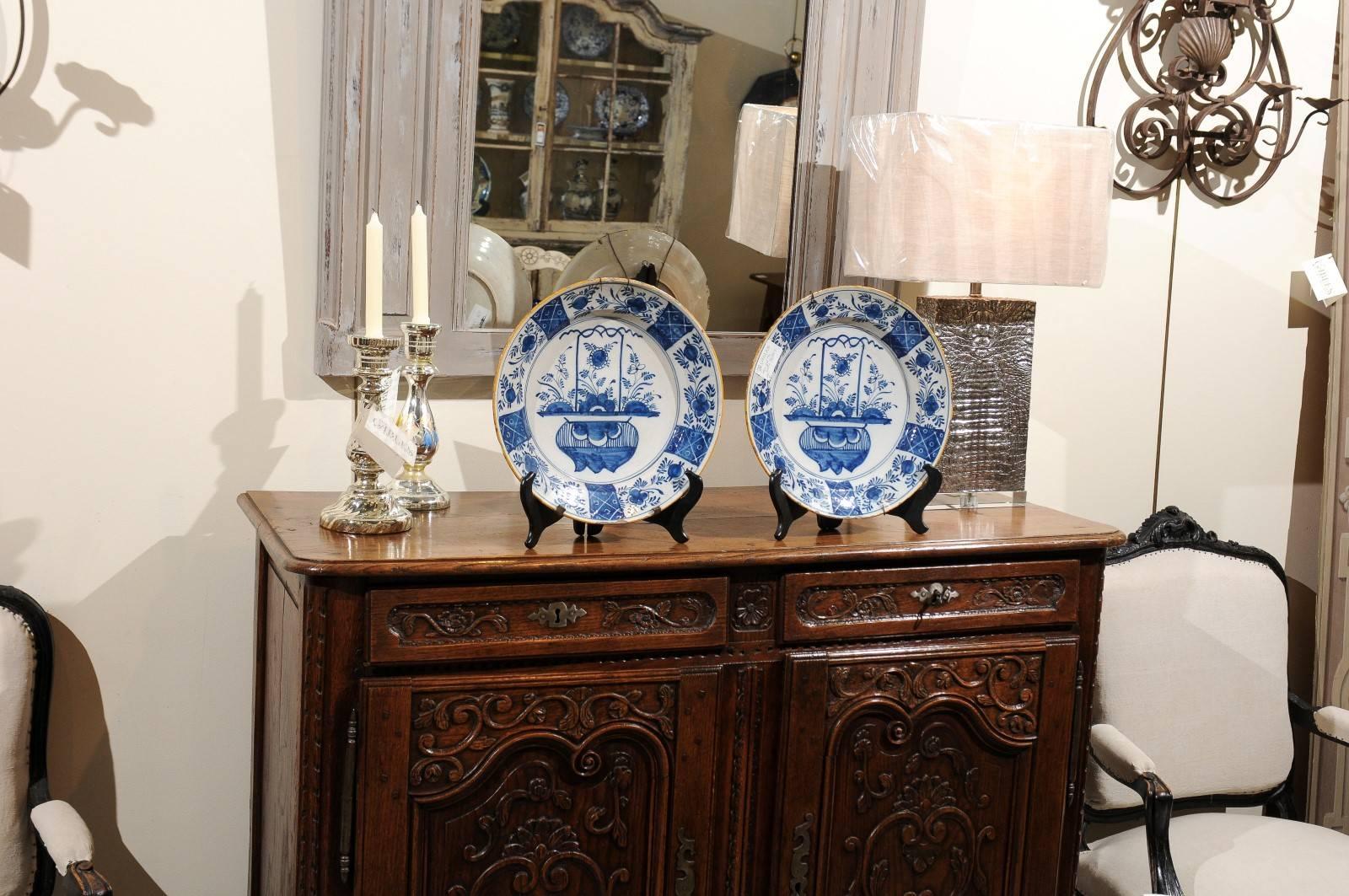 Fired Pair of 17th Century Blue Delft Chargers, circa 1690 For Sale