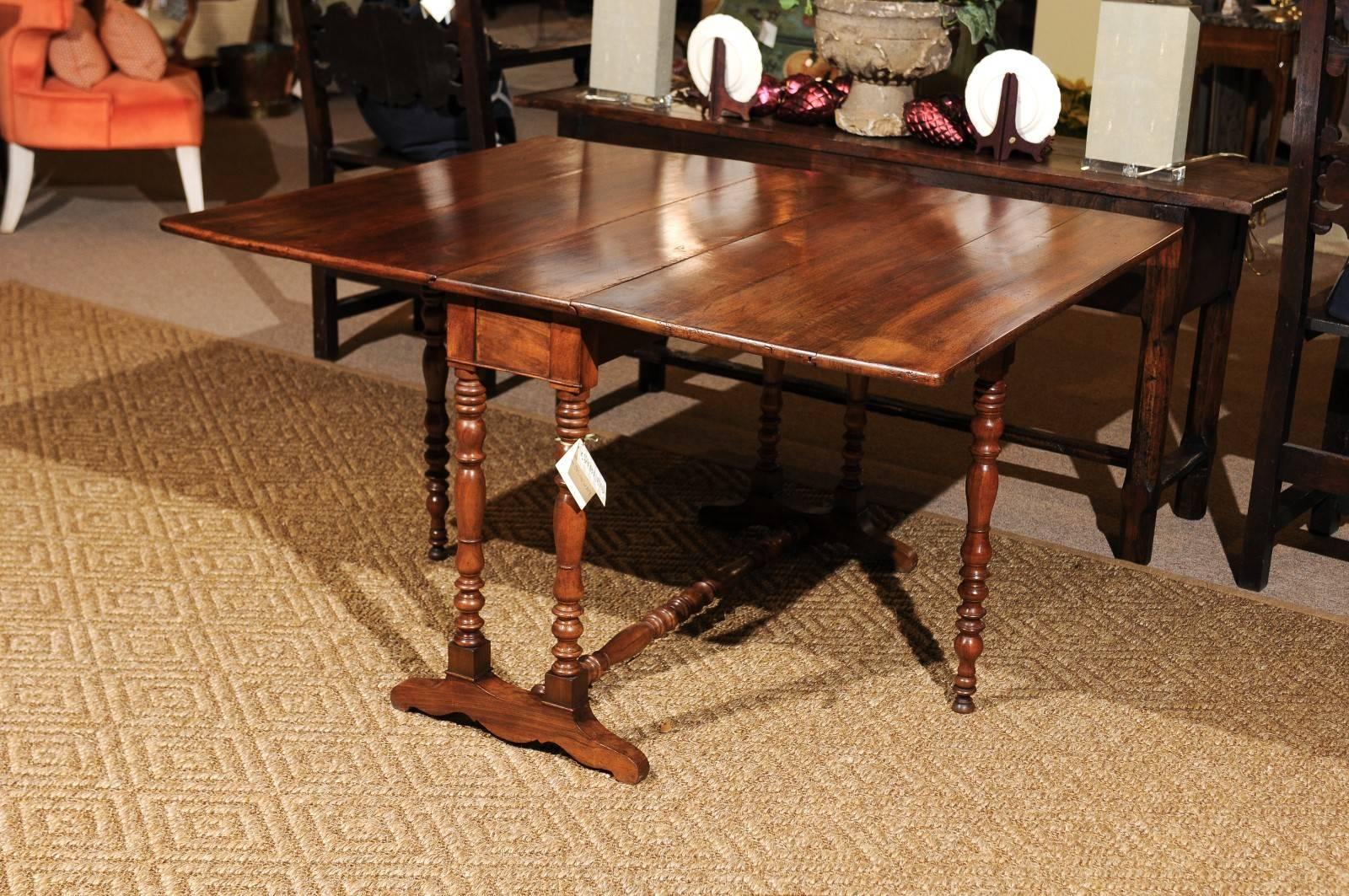 19th Century Walnut French Gateleg Table, circa 1890 For Sale 5