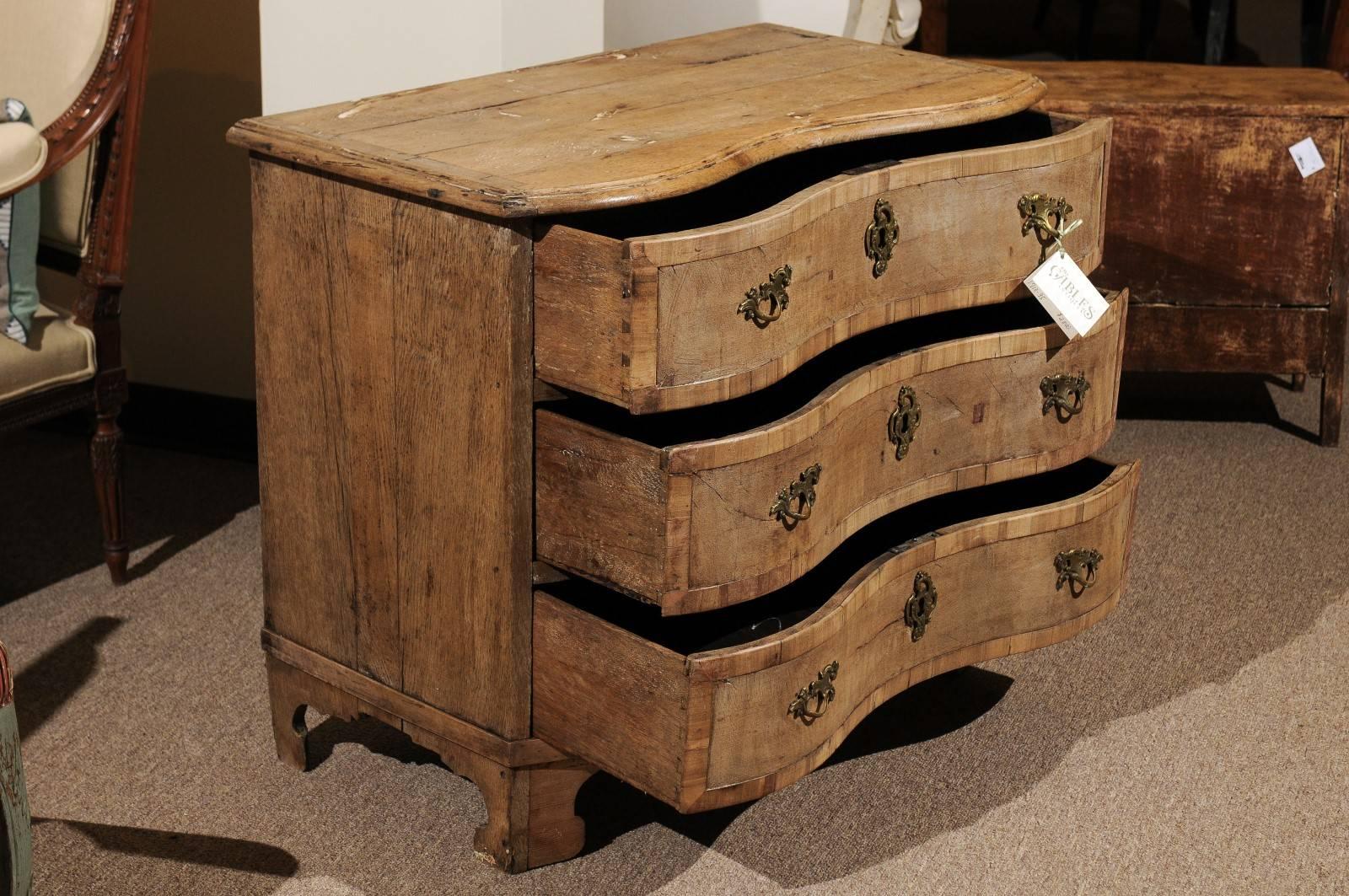 19th Century German Chest with Serpentine Front, Circa 1880 1