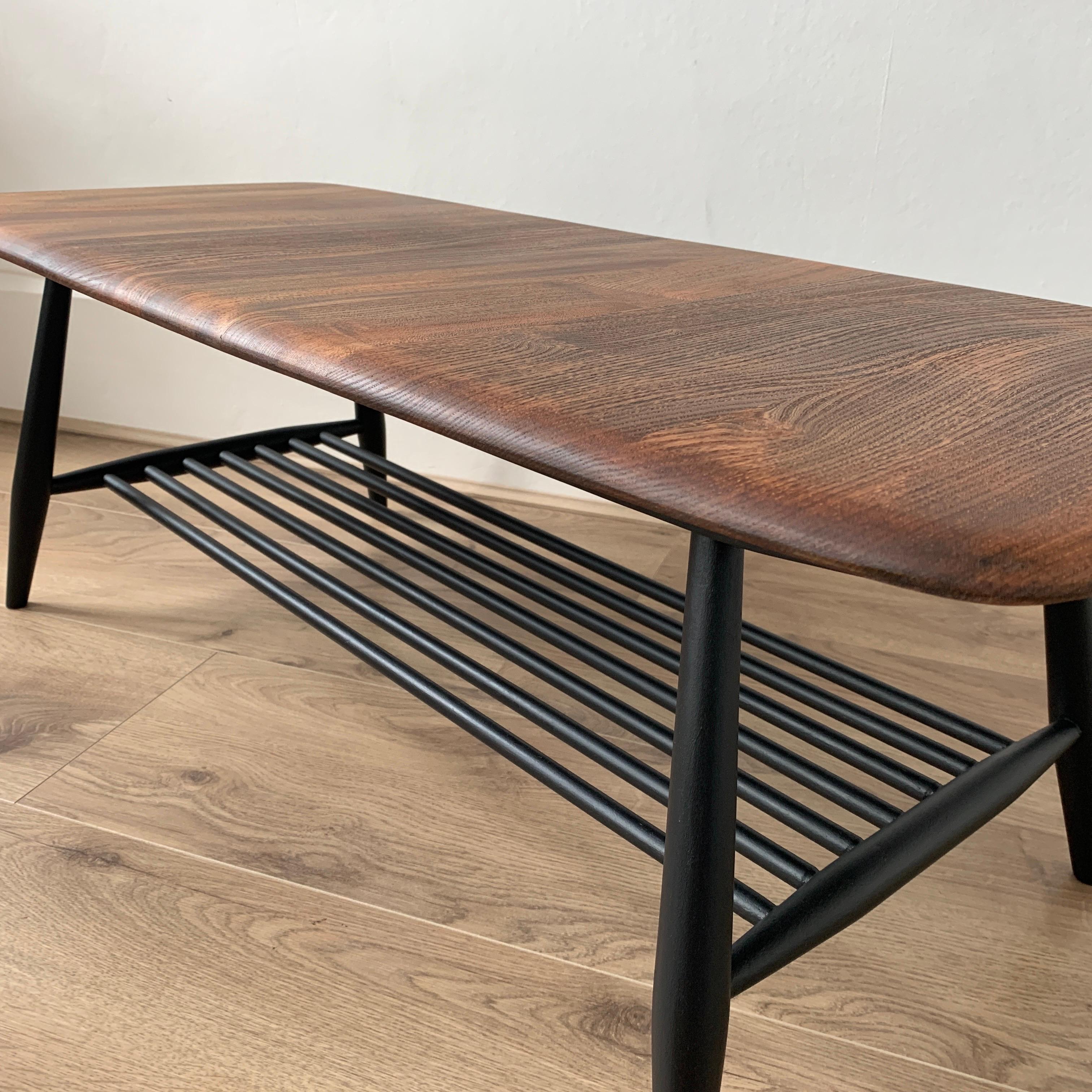 Ercol Model 459, Midcentury Coffee Table with Magazine Rack In Good Condition In London, GB