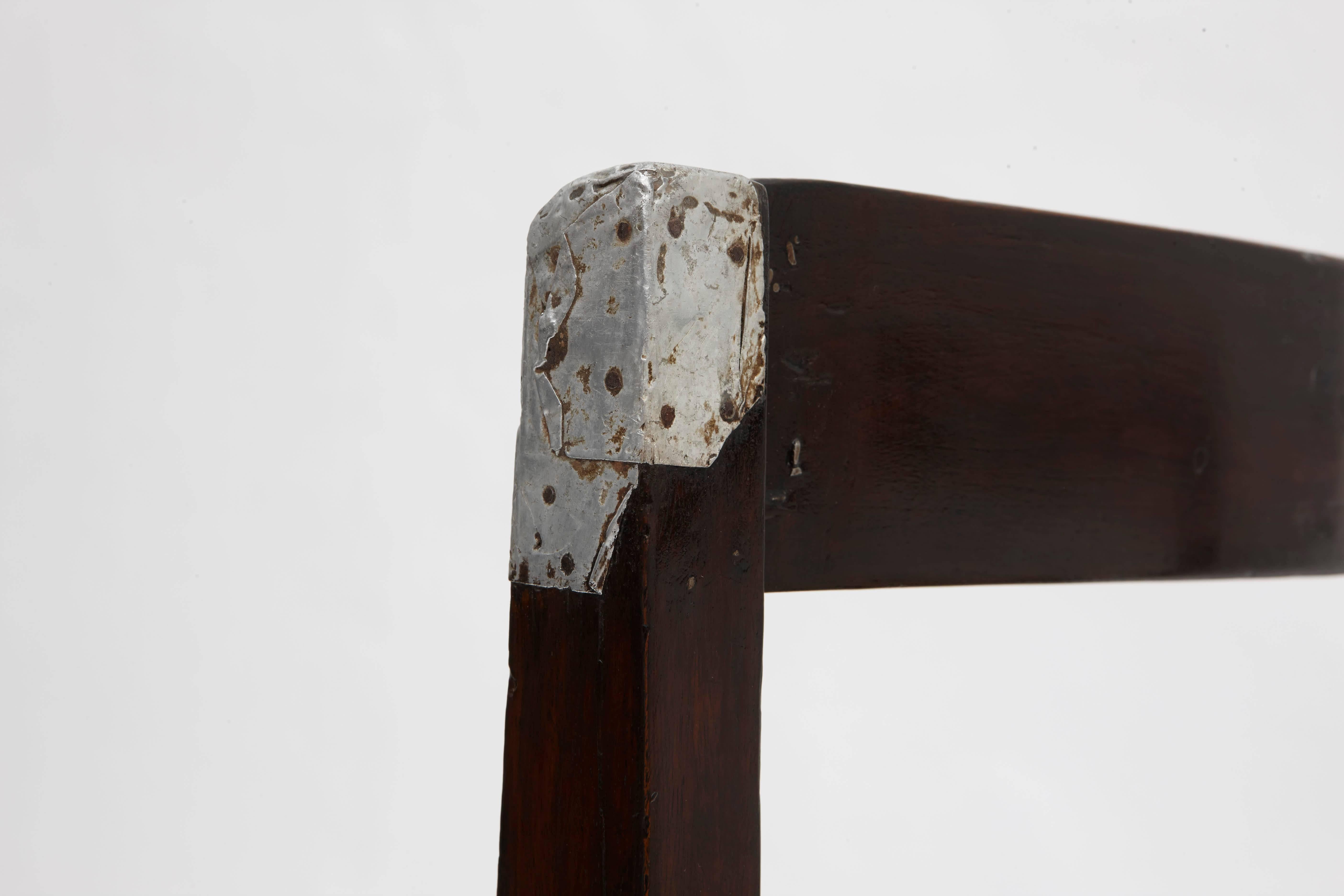 Pierre Jeanneret, ensemble de huit chaises à poser ou suspendre en teck en vente 1