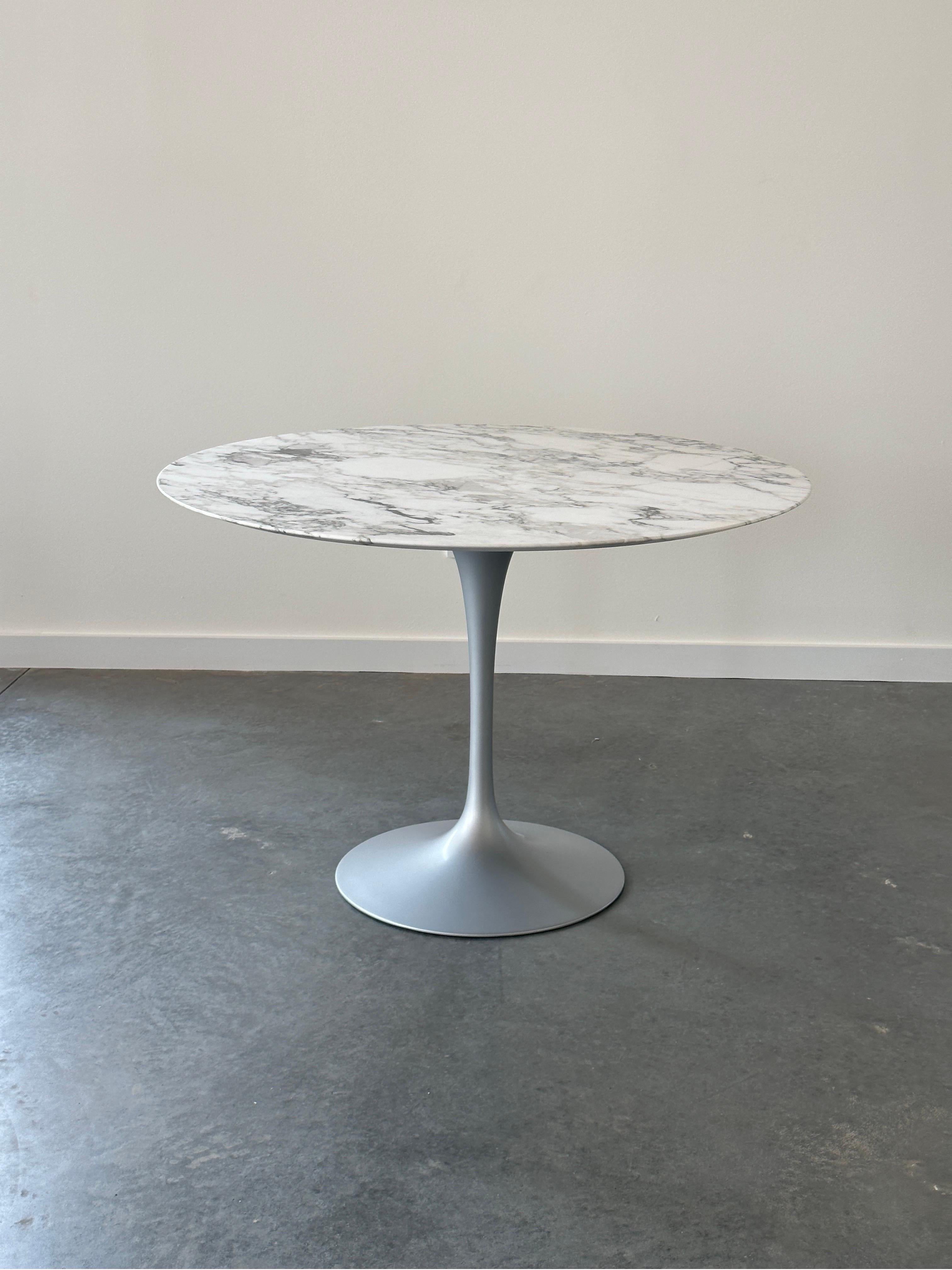 Mid-Century Modern Eero Saarinen Tulip Table for Knoll in satin Arabescato marble