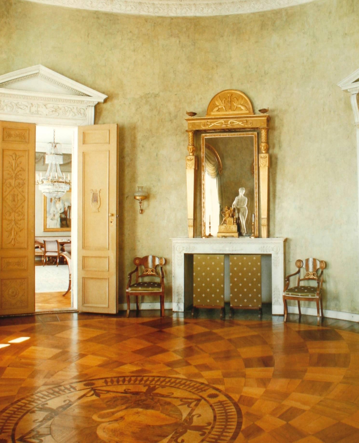Neoclassicism in the North Swedish Furniture and Interiors, 1770-1850 In Excellent Condition In valatie, NY