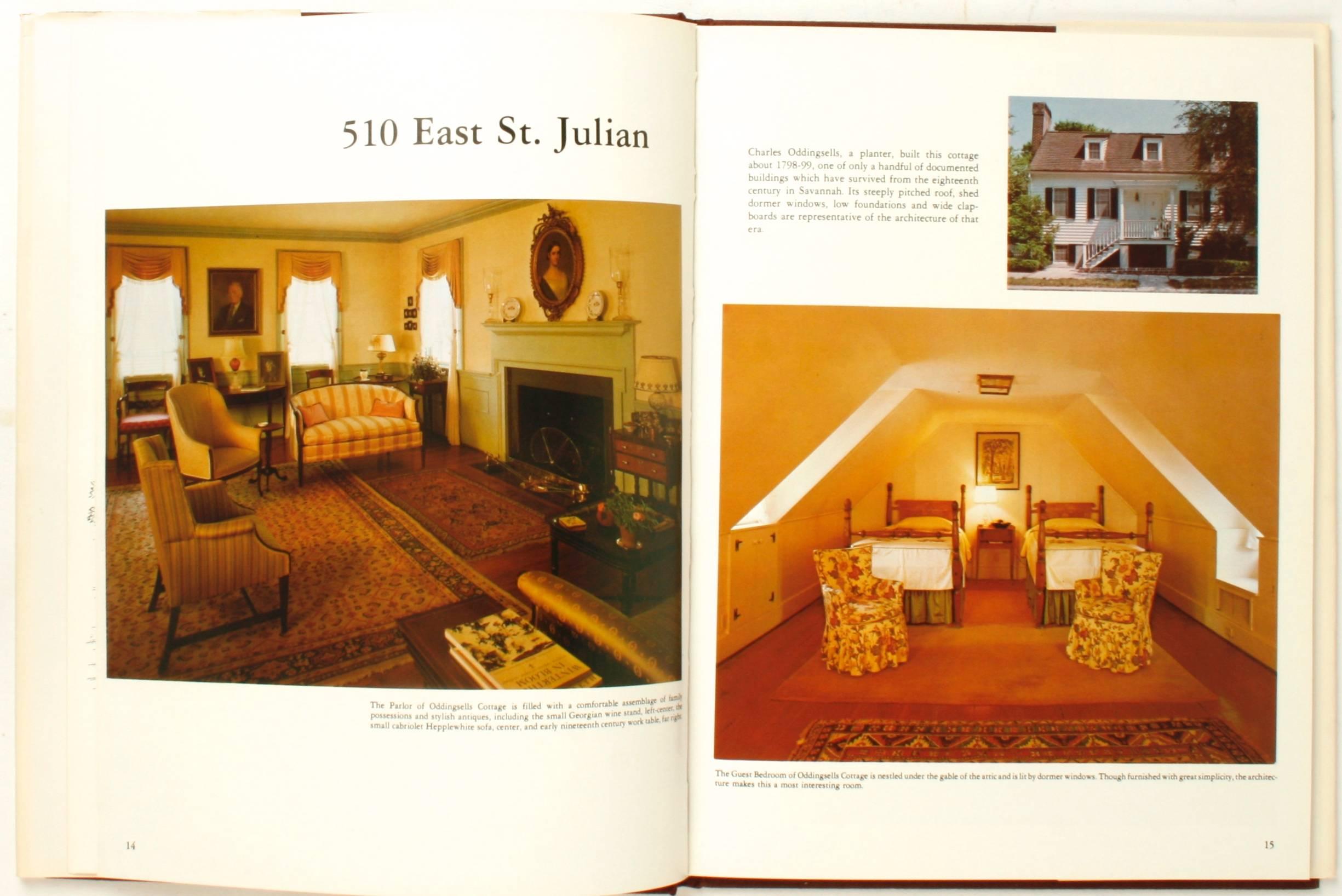 At Home in Savannah, Great Interiors, First Edition In Good Condition For Sale In valatie, NY
