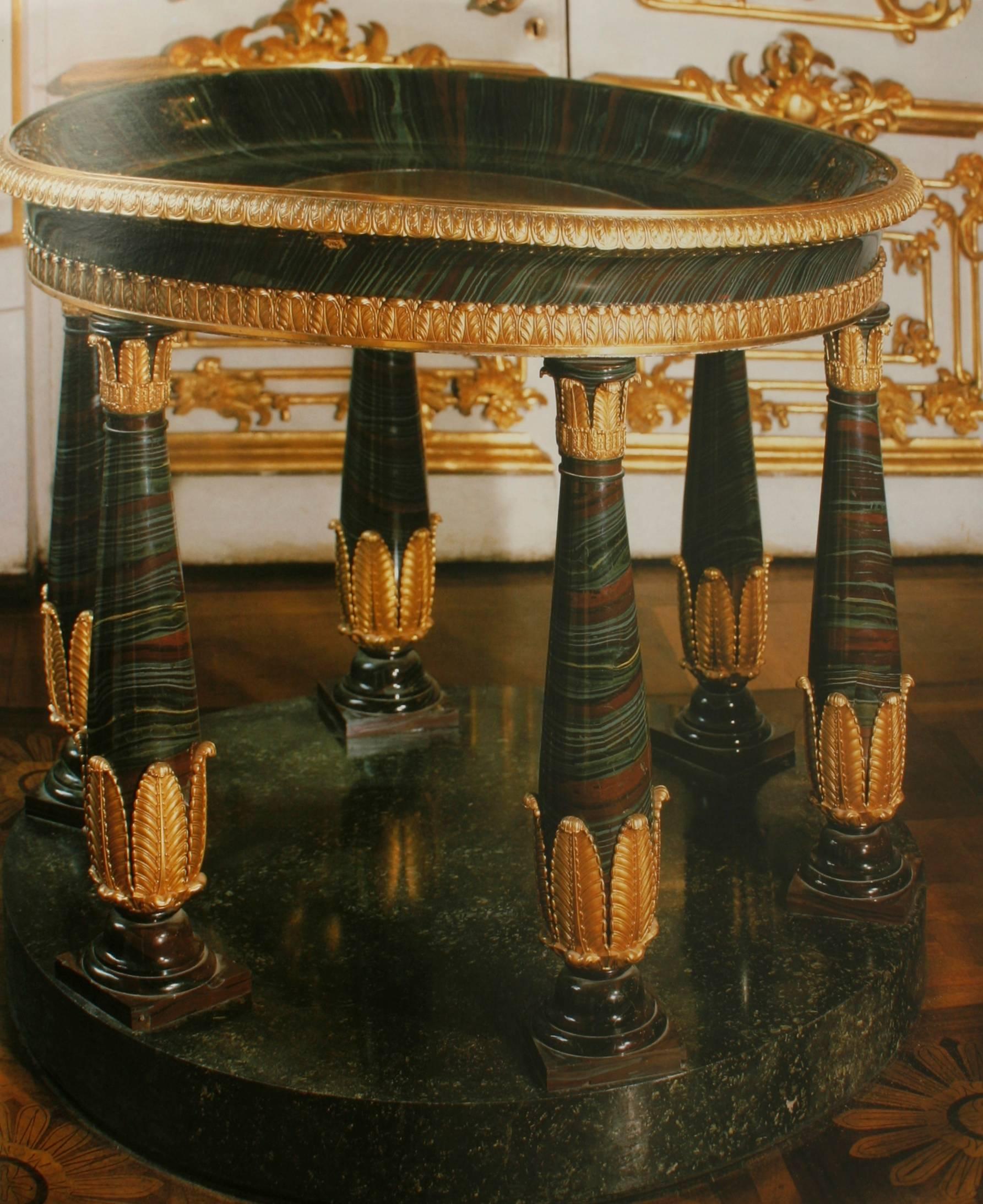Russische russische Möbel: Das Goldene Zeitalter 1780-1840, 1. Ed. von Antoine Chenevire (amerikanisch) im Angebot