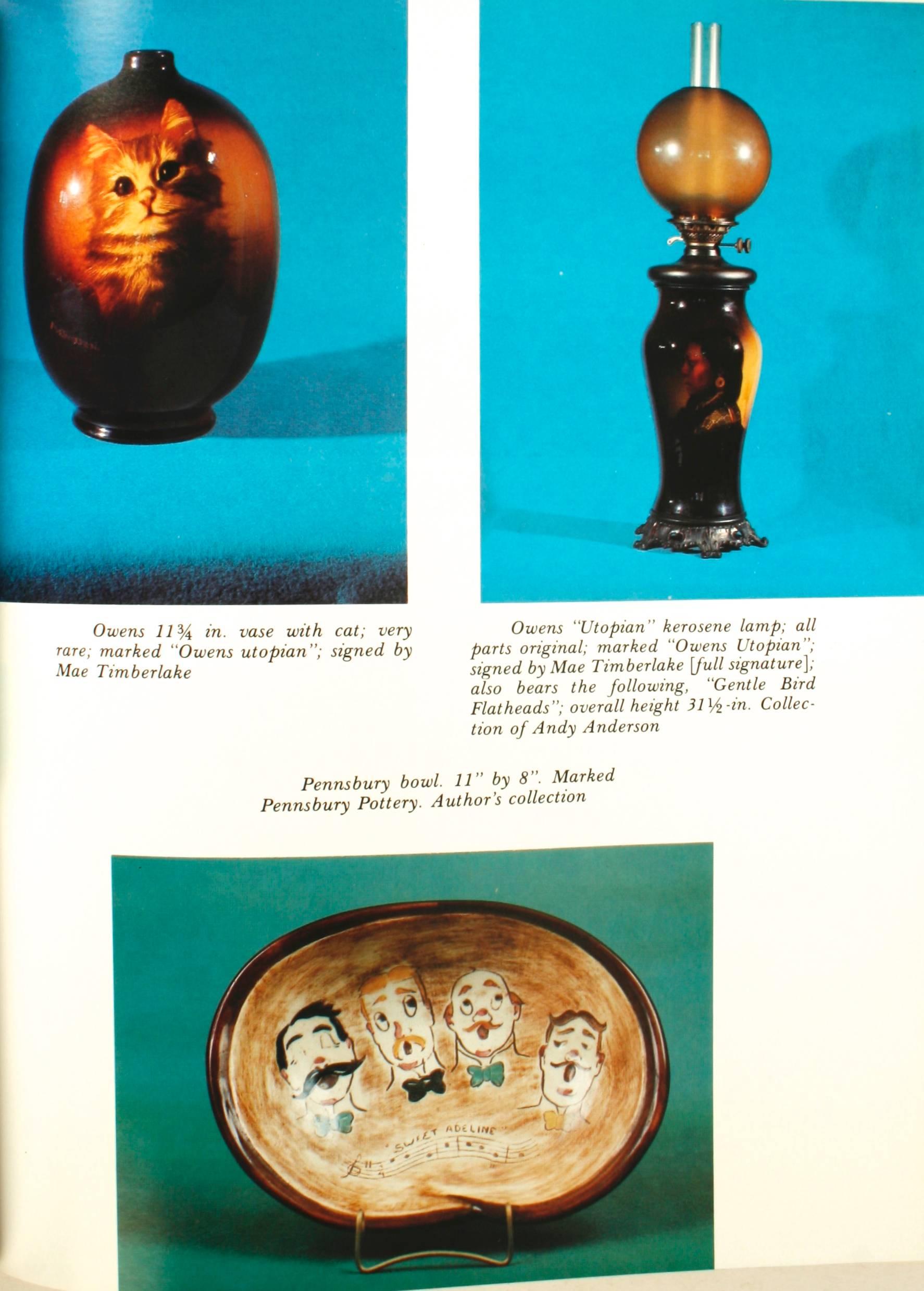 Art Pottery of America par Lucile Henske. Exton : Schiffer Publishing Limited, 1982. Première édition reliée avec jaquette. 368 pages. Une étude de la poterie d'art américaine produite à la fin du XIXe siècle et au début du XXe siècle. Il est classé