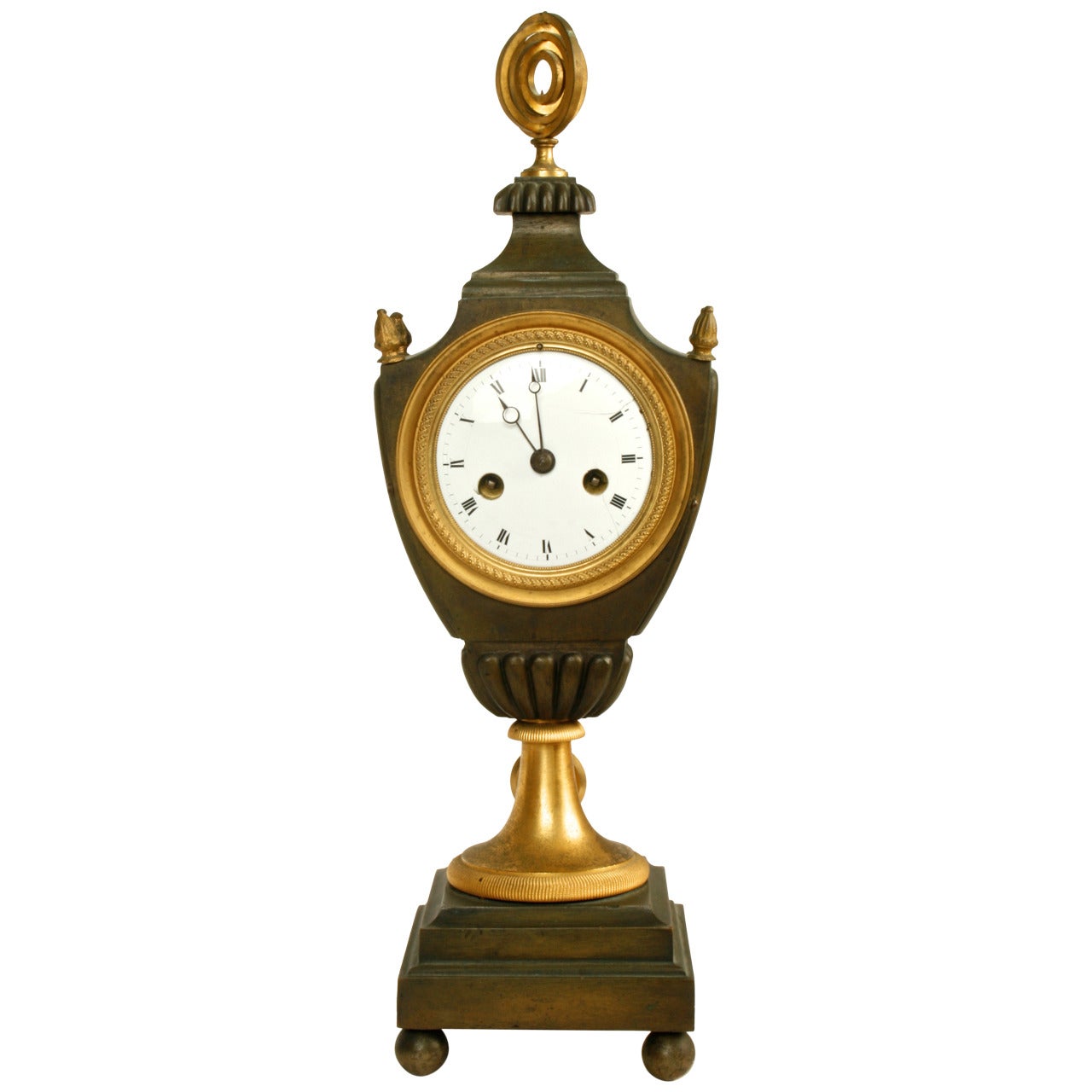 Reloj de sonería francés del Directoire, de bronce patinado y ormolu, c1790