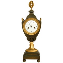 Horloge de style Directoire française en bronze patiné et doré, vers 1790