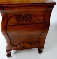Regence Period Walnut Bombé Commode, Early 18th Century