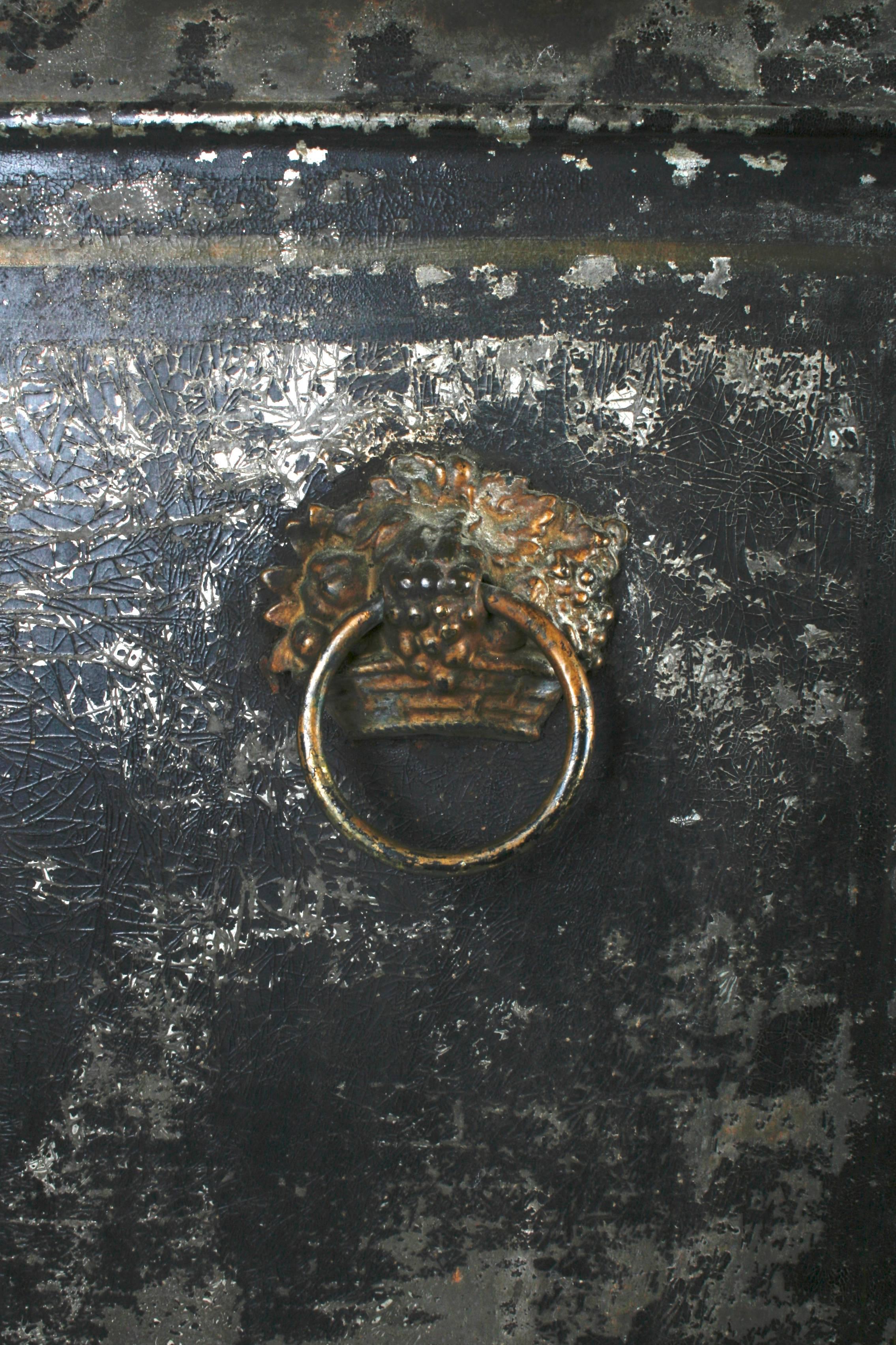 19th Century English Painted Tole Plate Warmer with Lion Head Handles, c1820