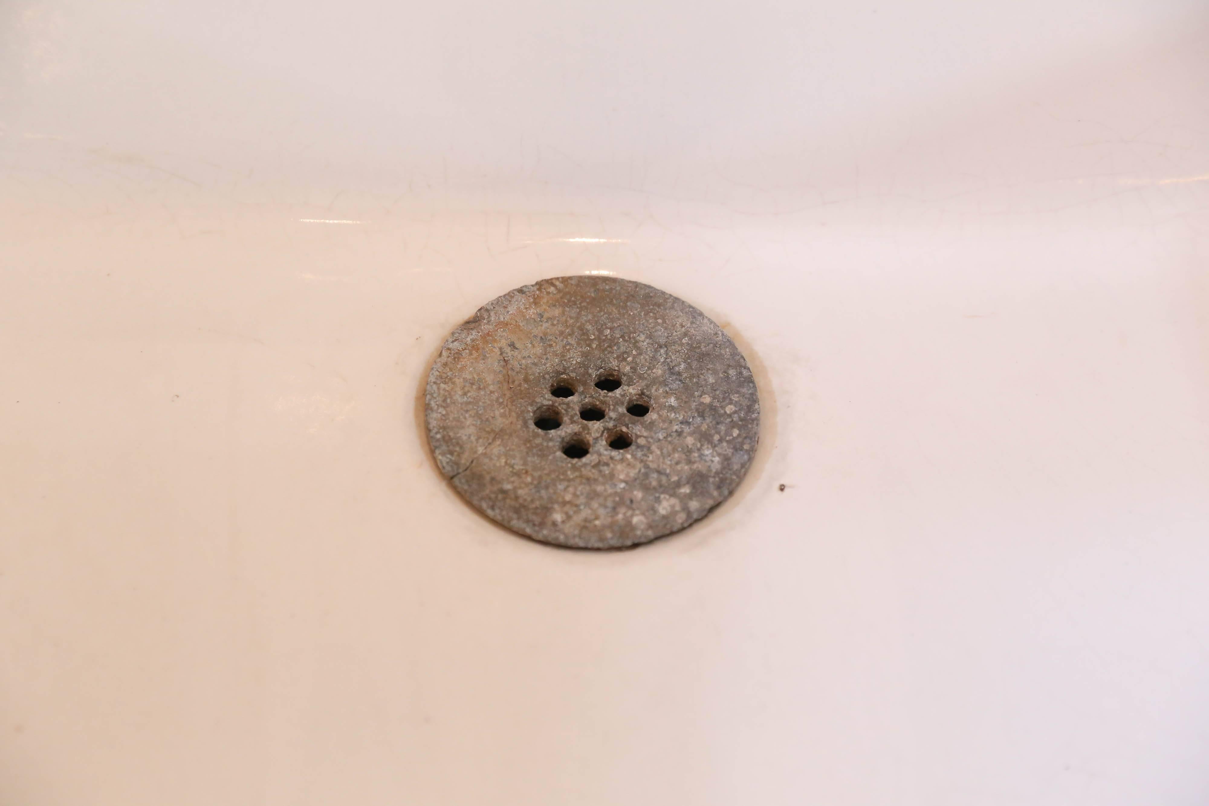 White Porcelain Farm Sink with Drain Cover from France, circa 1900 2