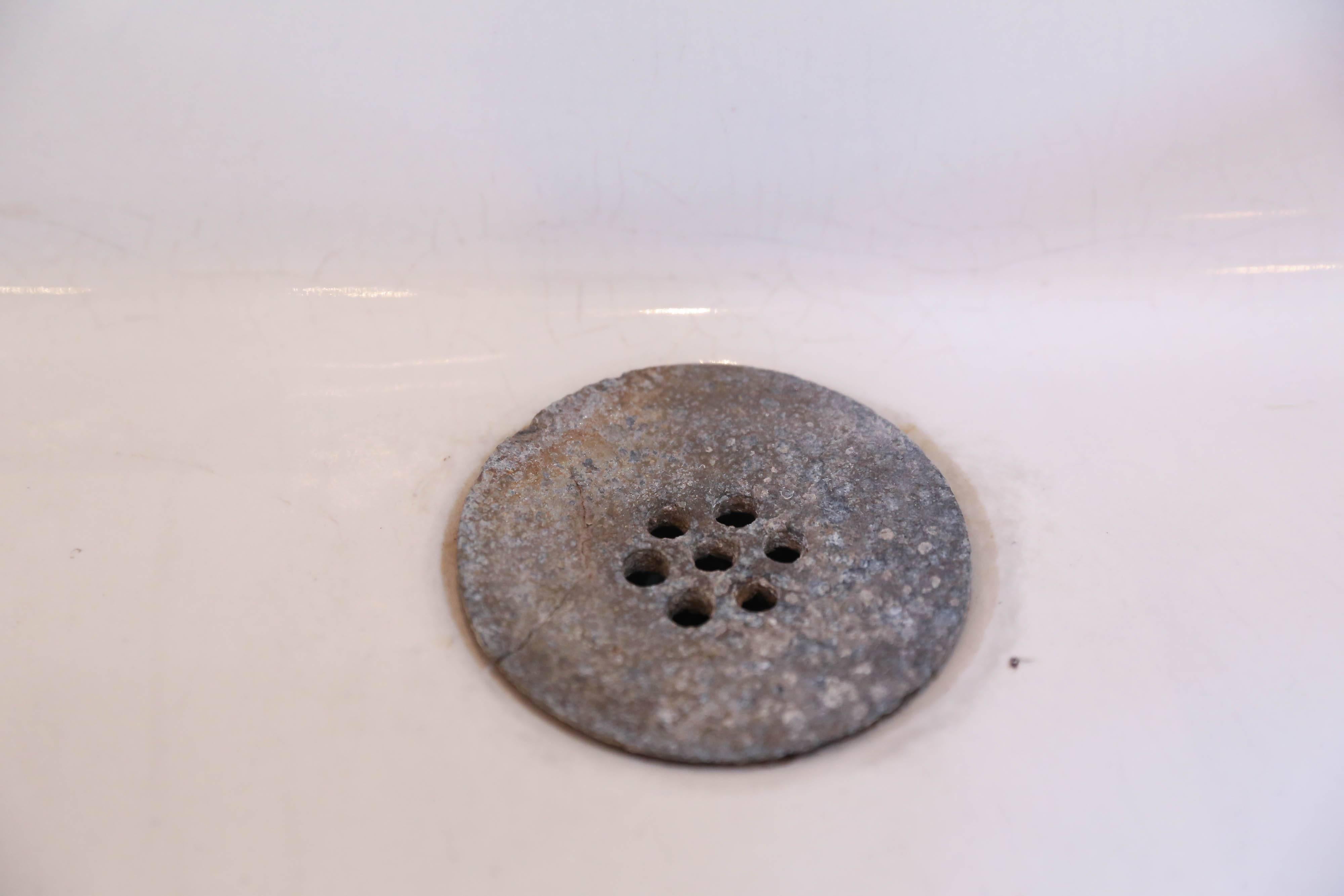 white porcelain farmhouse sink