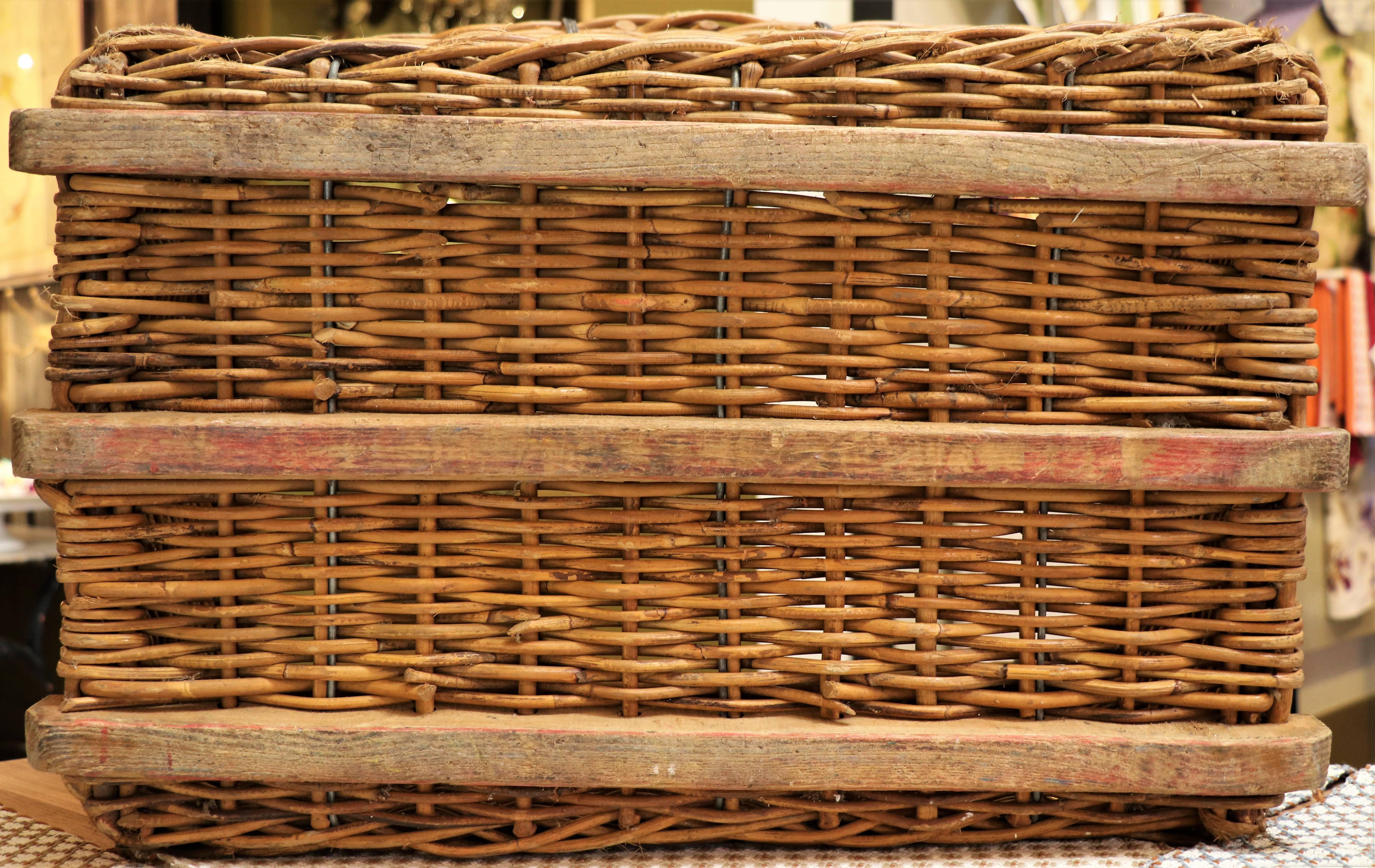 Nice, French Wicker Basket, Circa 1940 In Excellent Condition In Houston, TX