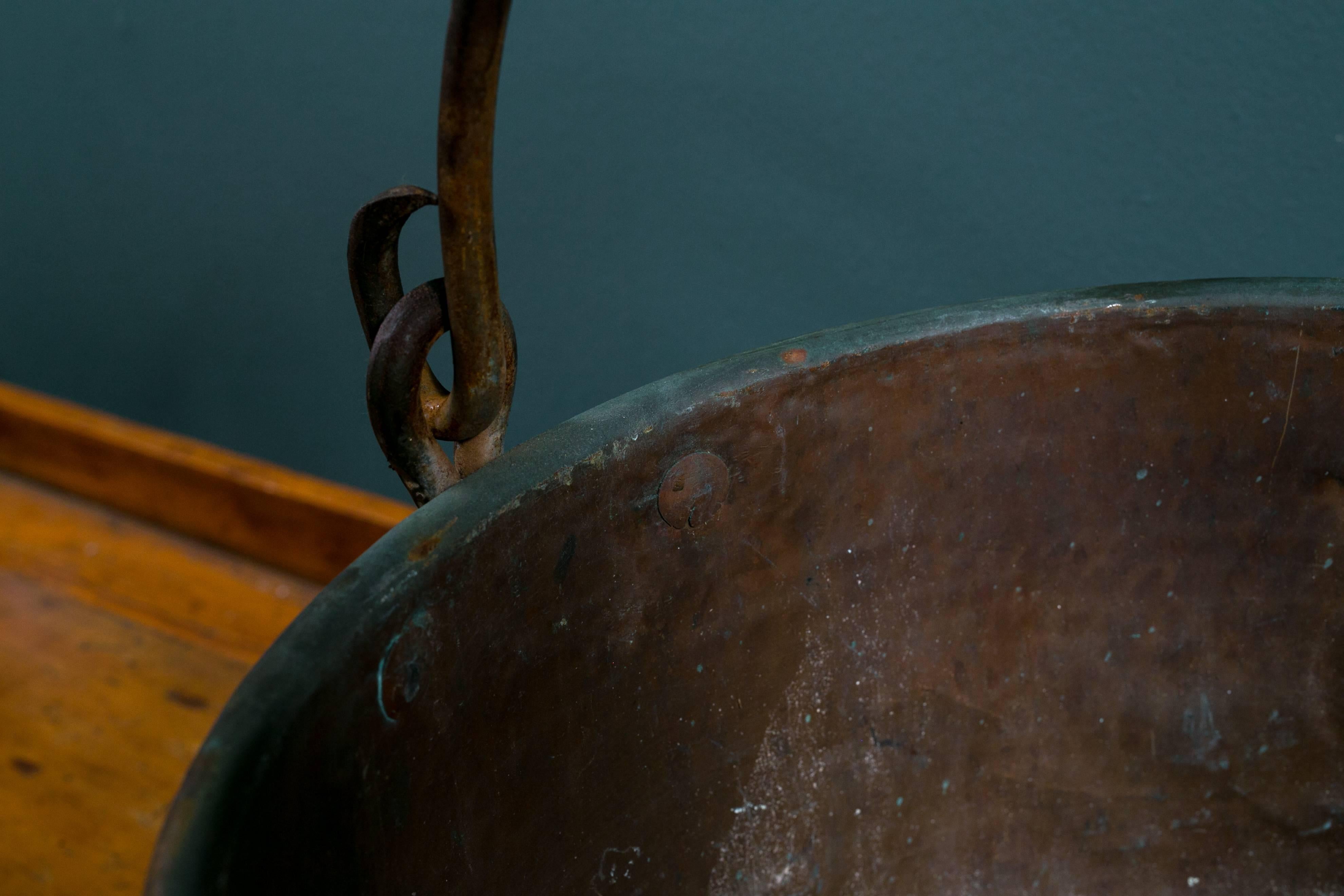 Belle Époque Large Hand-Forged French Copper Pot with Iron Handle, circa 1890