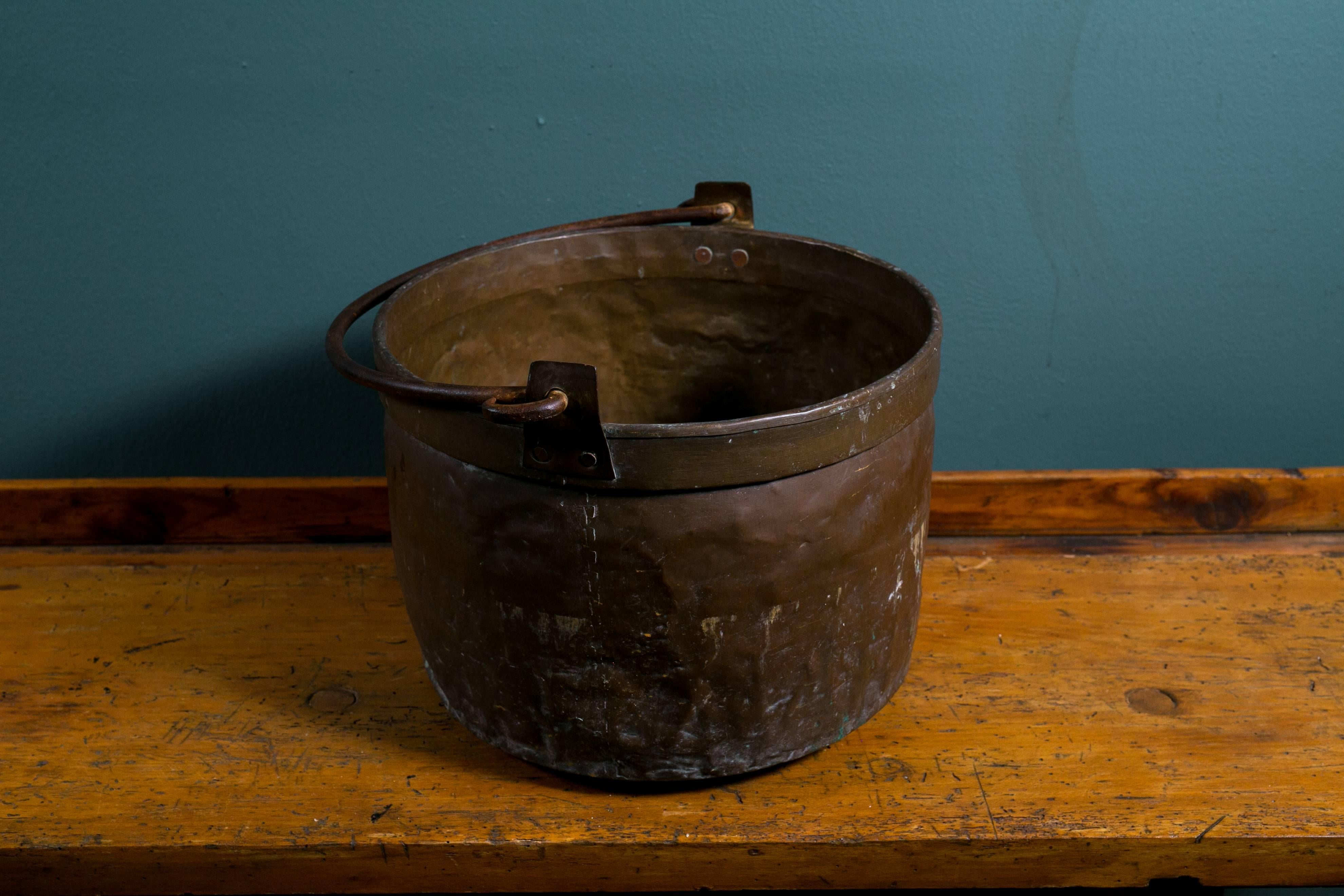 Large Hand-Forged French Copper Pot with Iron Handle, circa 1890 2